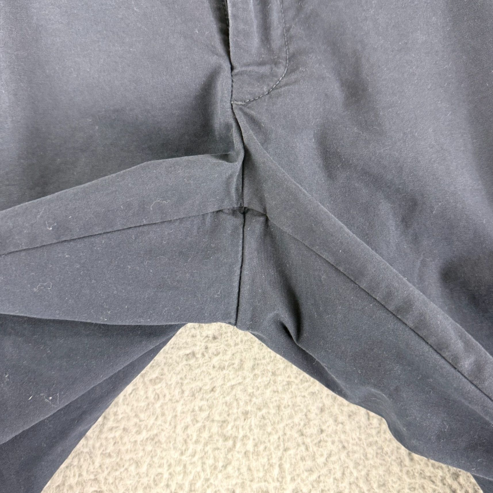 Bloomingdale's Bloomingdale's Chino Pants Mens Size 30 Navy Blue Flat Front Straight Leg Regular 30 x 32 Cotton Spandex Pants Mens Blu Size US 30 / EU 46 - 3 Thumbnail