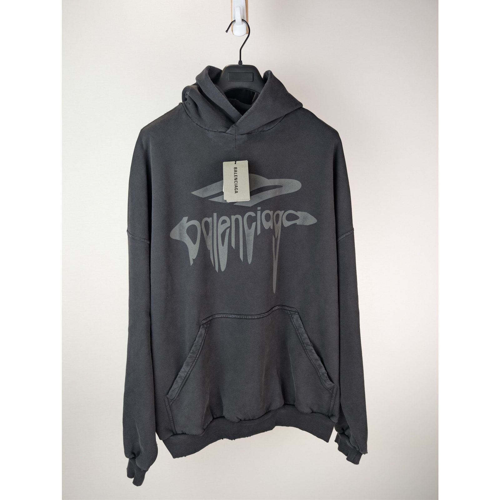 Balenciaga o1rshd1 Wavy Logo Large Fit Hoodie in Faded Wash Black Size US M / EU 48-50 / 2 - 8 Thumbnail