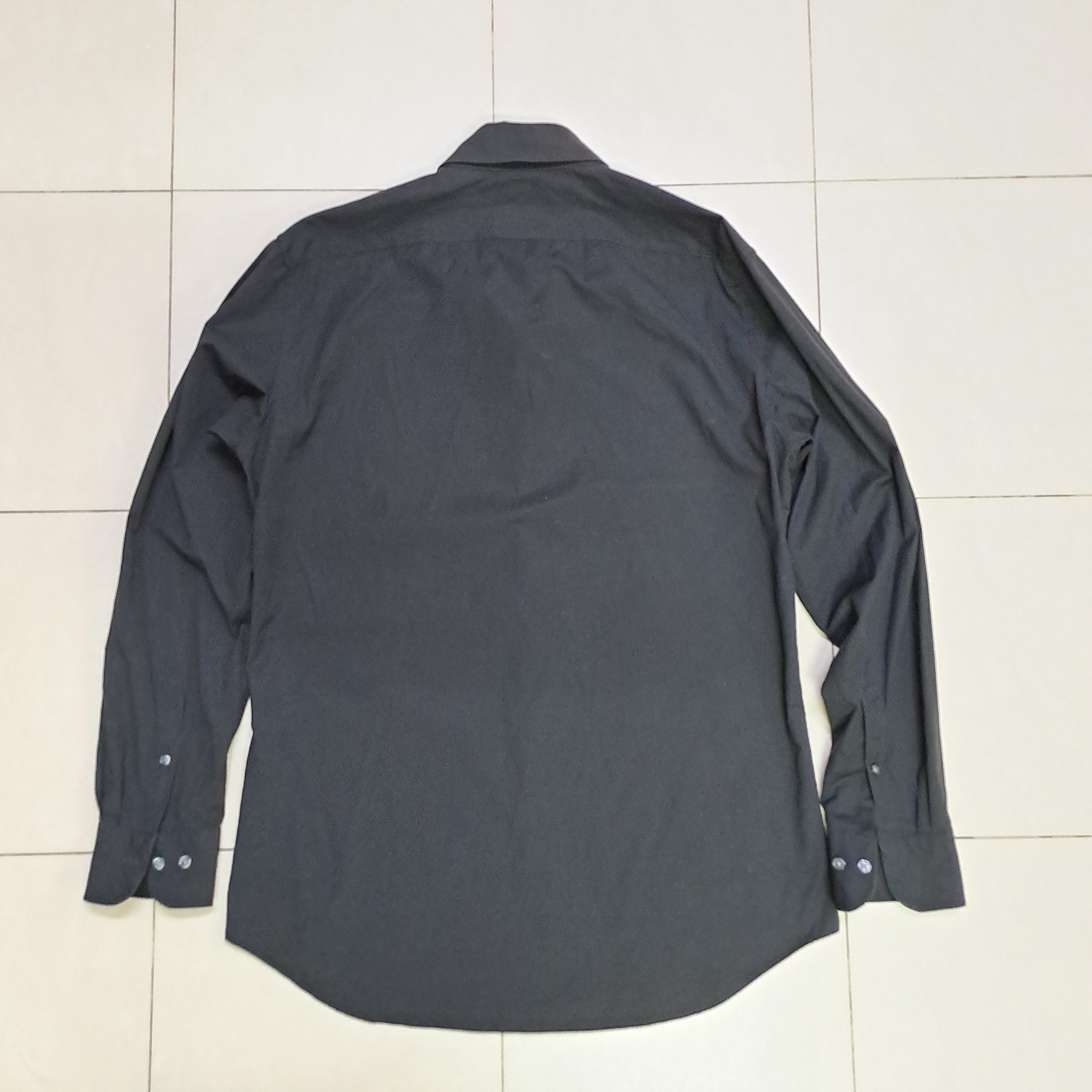 Uniqlo Uniqlo Plain Longsleeves Button Up Shirt Size US M / EU 48-50 / 2 - 10 Thumbnail