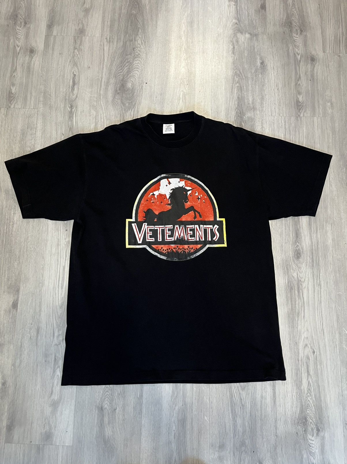 Vetements Vetements Unicorn Tshirt Size US S / EU 44-46 / 1 - 1 Thumbnail