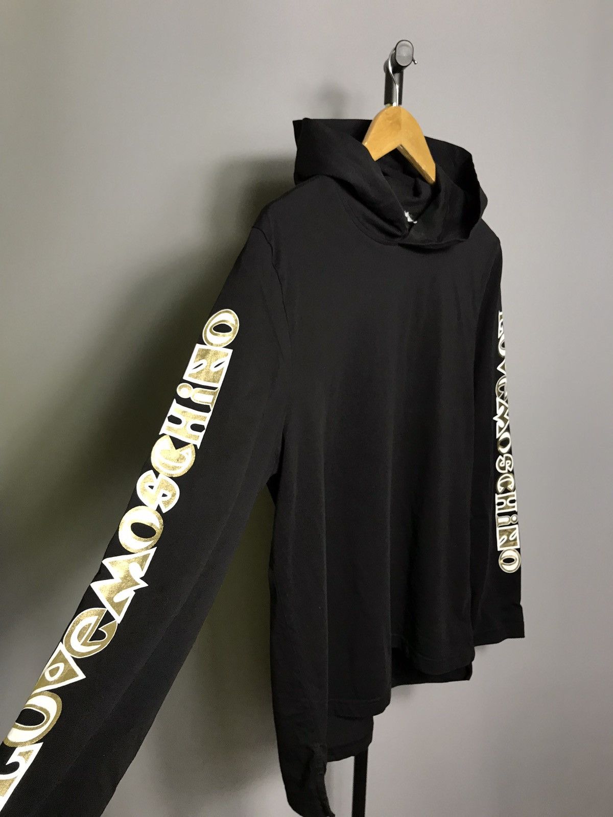 Moschino moschino mens t-shirt long sleeve hoodie black gold medium Size US M / EU 48-50 / 2 - 2 Thumbnail