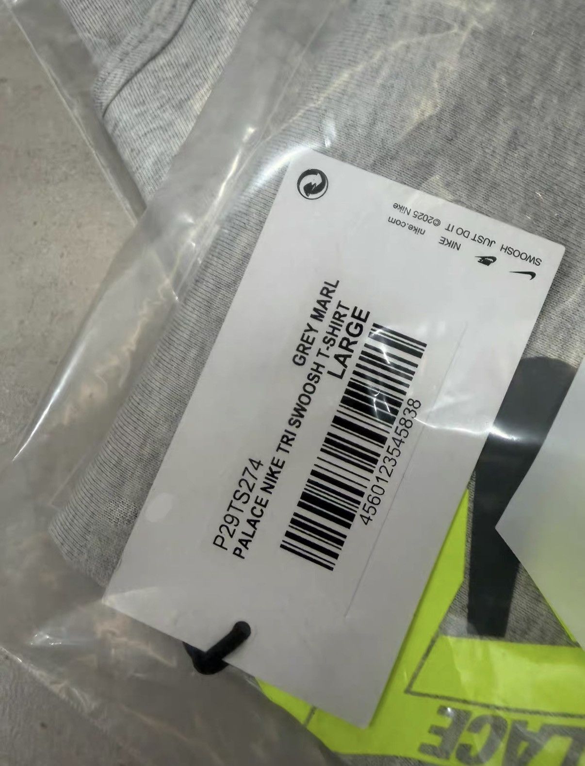 Palace PALACE x Nike FW25 TRI SWOOSH T-SHIRT J34 Size US L / EU 52-54 / 3 - 4 Thumbnail