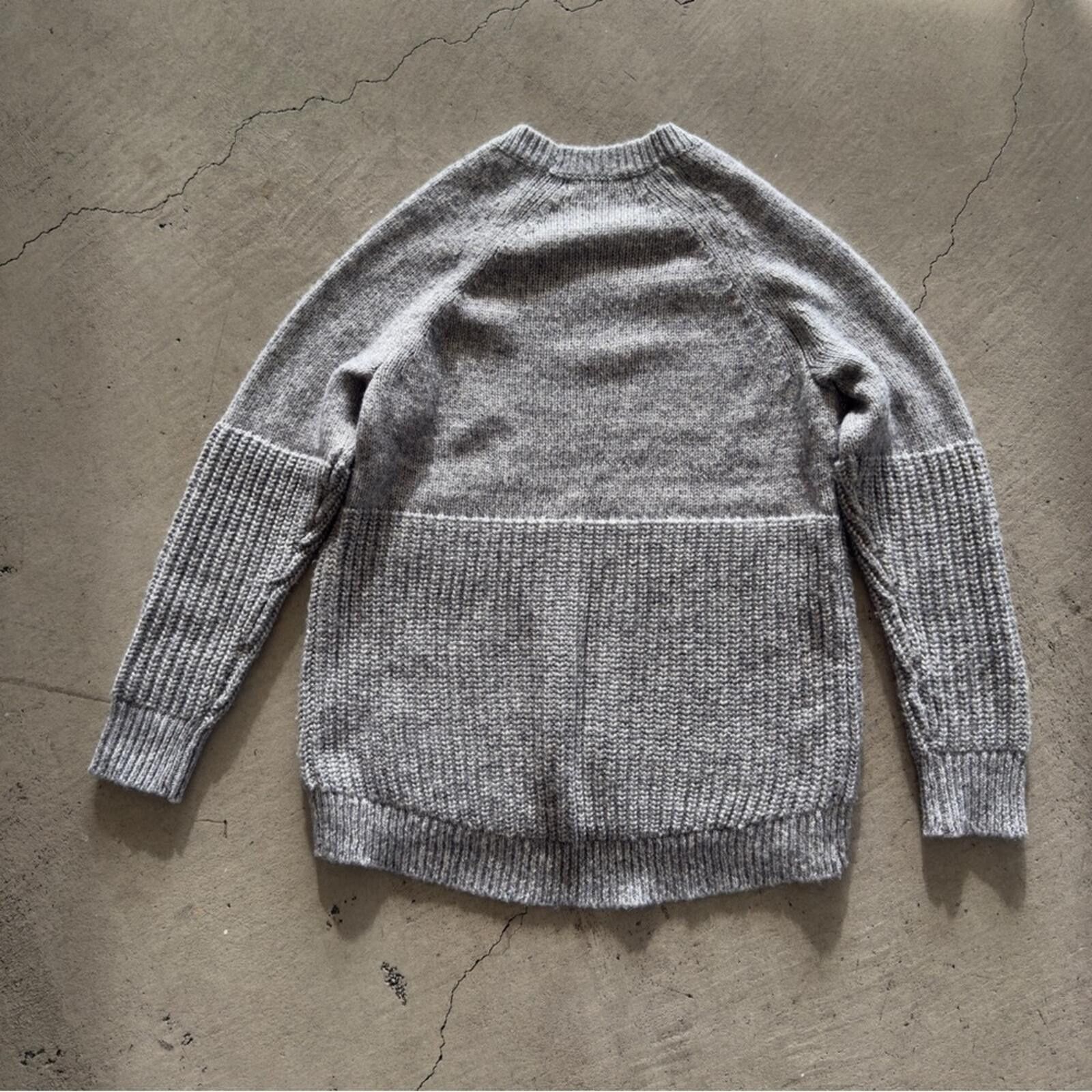 Banana Republic Banana Republic / Italian Wool Blend Knit Sweater / Gray Size M / US 6-8 / IT 42-44 - 2 Thumbnail