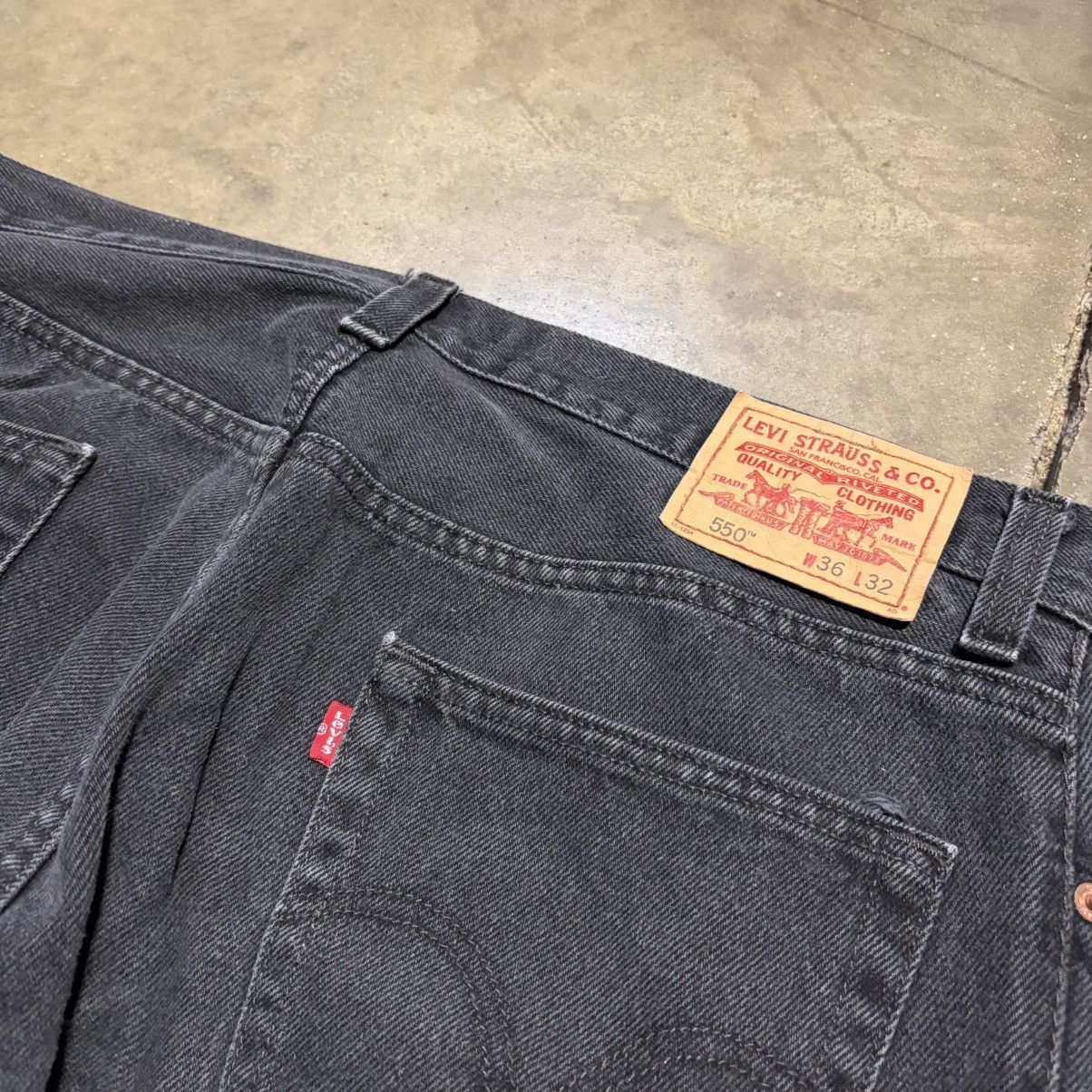 Levi's Vintage Levis 550 Black Denim Jeans Faded Baggy Grunge Punk Size US 36 / EU 52 - 10 Thumbnail
