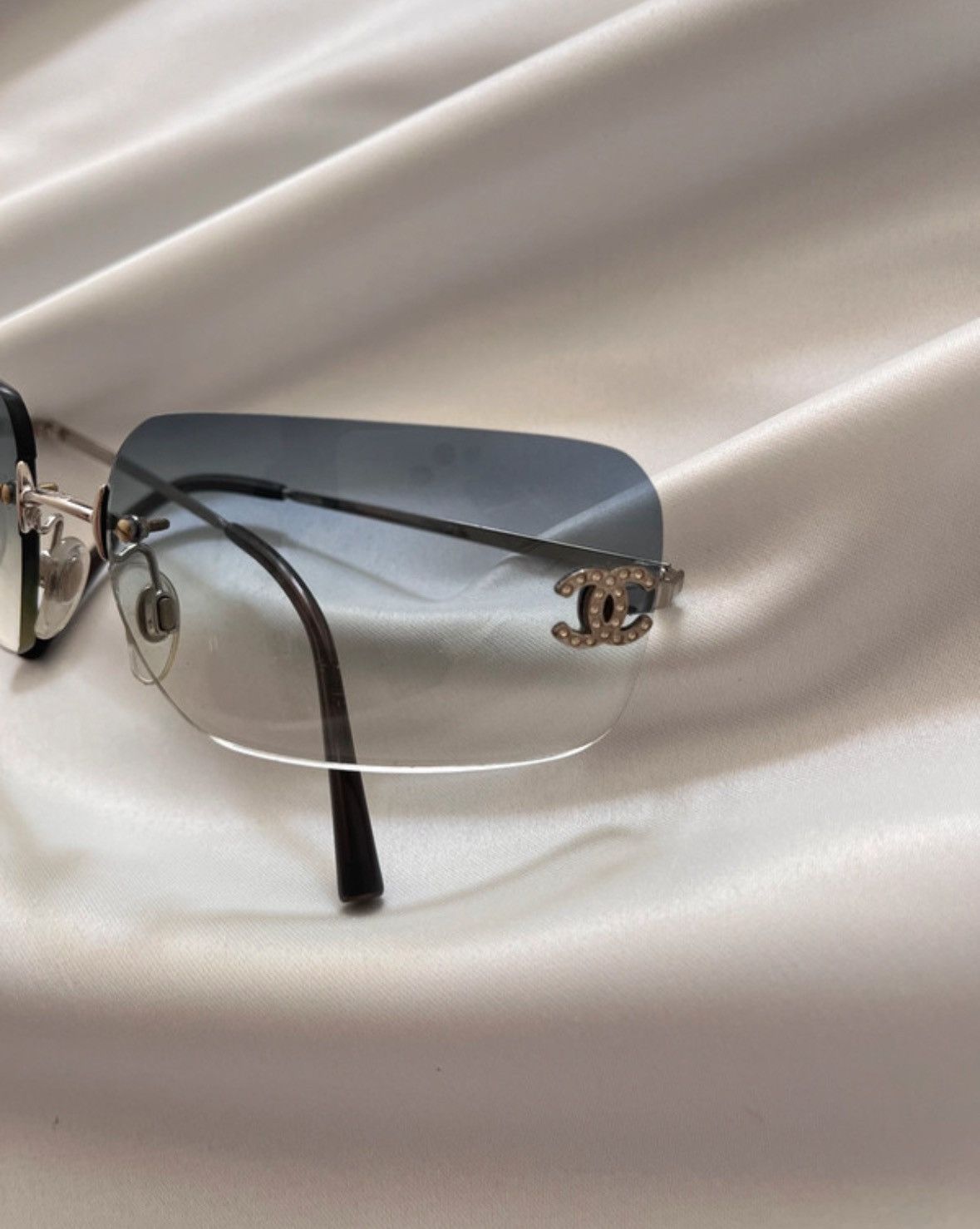Chanel Chanel Sunglasses 4017-D CC Rhinestone Logo Rimless Vintage Size ONE SIZE - 3 Thumbnail