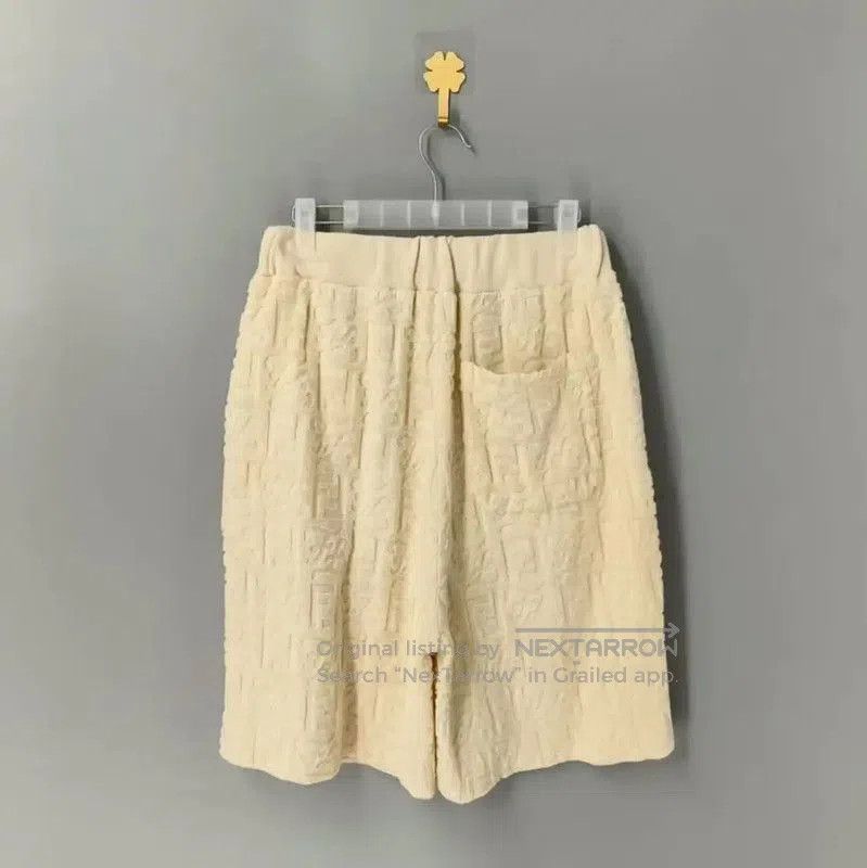 Fendi Fendi Men's Beige Shorts in Size M . Size US 27 - 2 Thumbnail