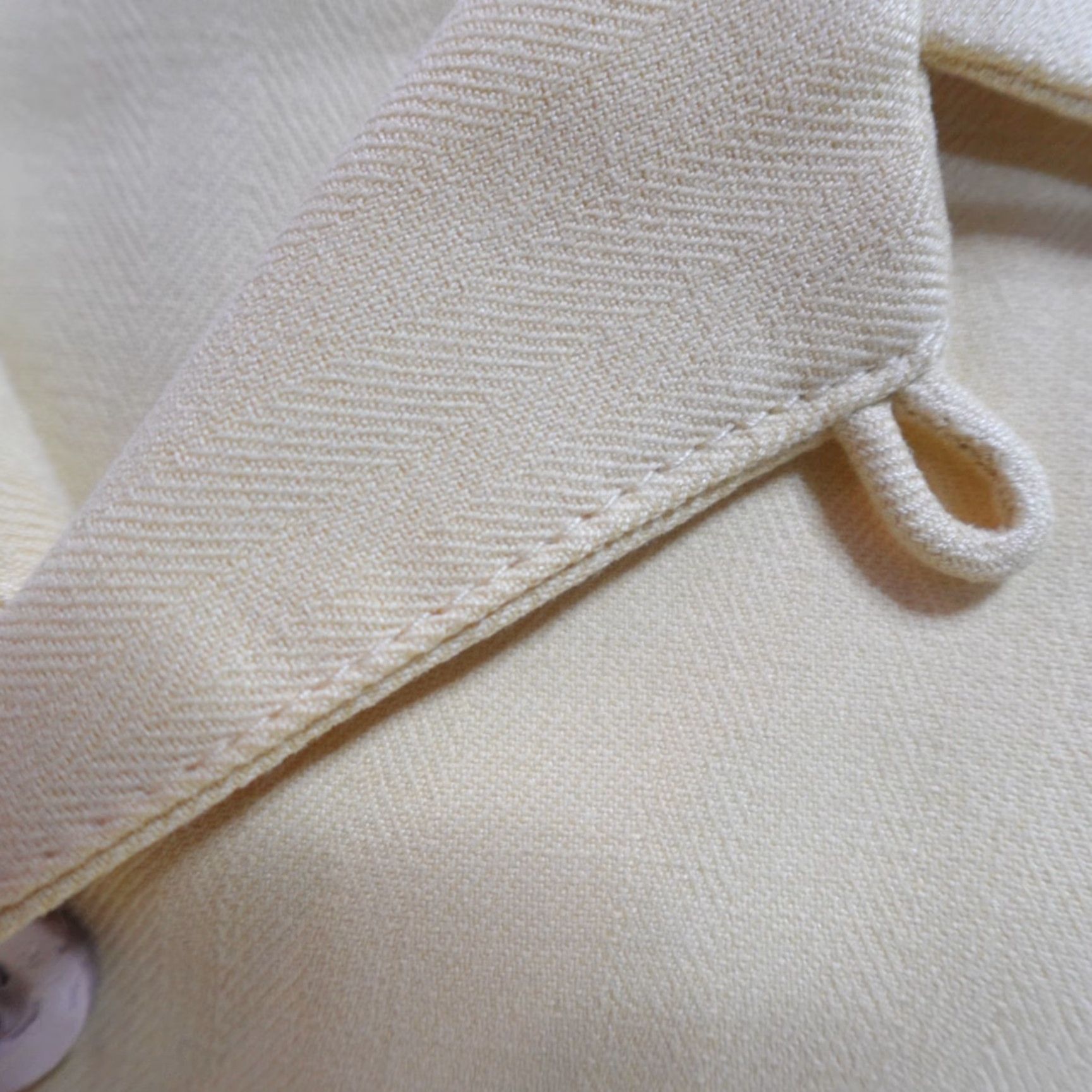 Tommy Bahama Tommy Bahama Shirt XL Yellow Solid Camp Collar Silk Short Sleeve Button-Up Mens Size US XL / EU 56 / 4 - 2 Thumbnail
