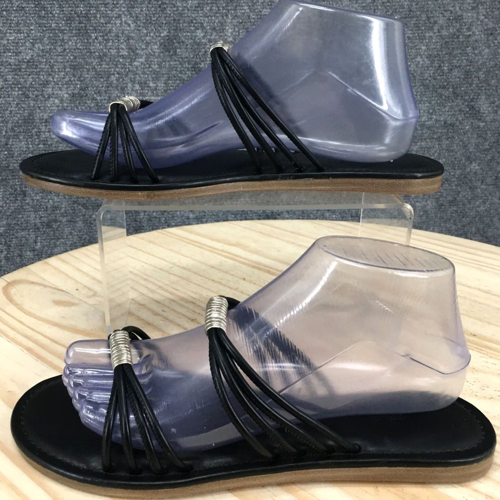 Vintage Universal Thread Sandals Womens 8.5 Casual Slip-On Black Flat Sandal Size US 9 / IT 39 - 2 Thumbnail