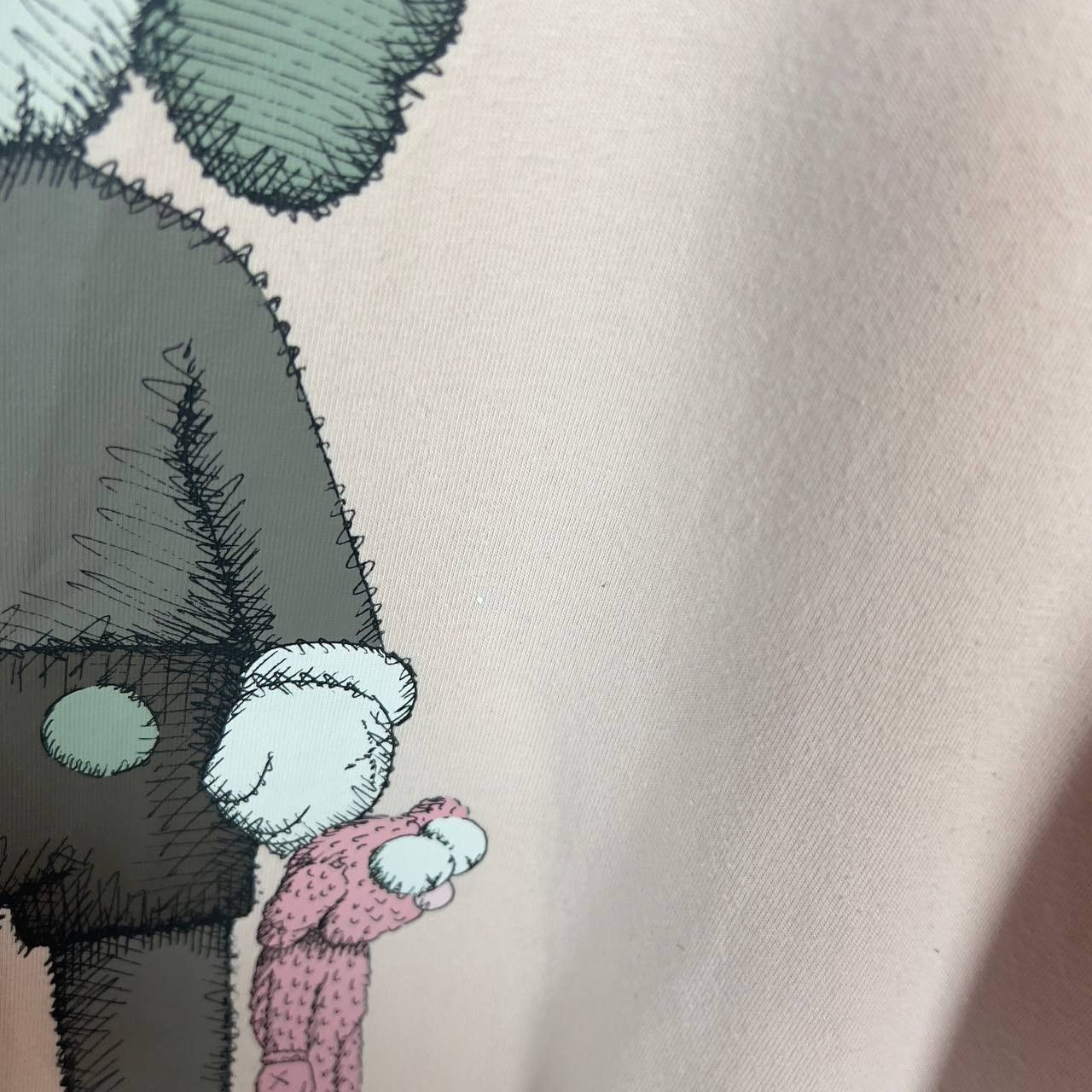 Uniqlo Uniqlo Kaws Tee Men's Size L Beige Pink Cotton Short Sleeve` Size US L / EU 52-54 / 3 - 15 Thumbnail