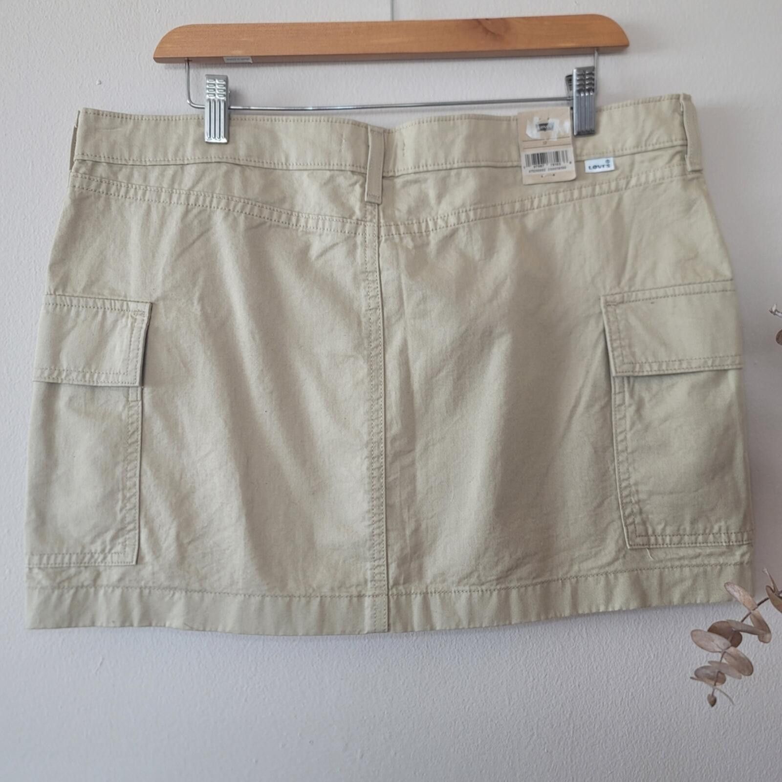 Levi's Levi’s '94 Cargo Mini Skirt in Safari Tan Sz 32 New Cotton Size 40" / US 18 - 7 Thumbnail