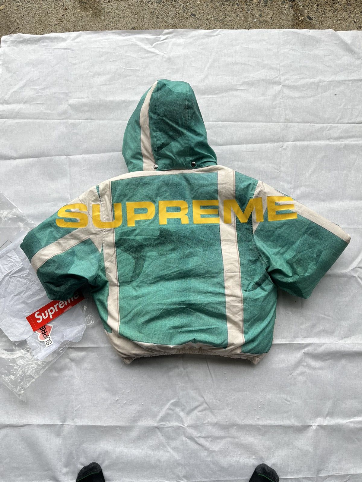 Damien Hirst × Supreme Supreme x Damien Hirst Size US M / EU 48-50 / 2 - 5 Thumbnail