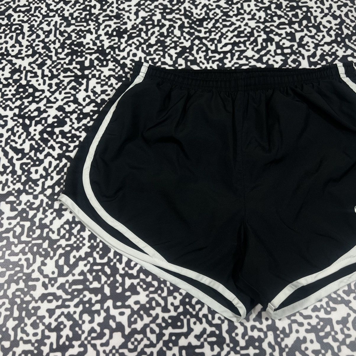 Nike Vintage Y2K Nike Swoosh Logo Retro Sport Style Casual Shorts Size US 31 - 2 Thumbnail