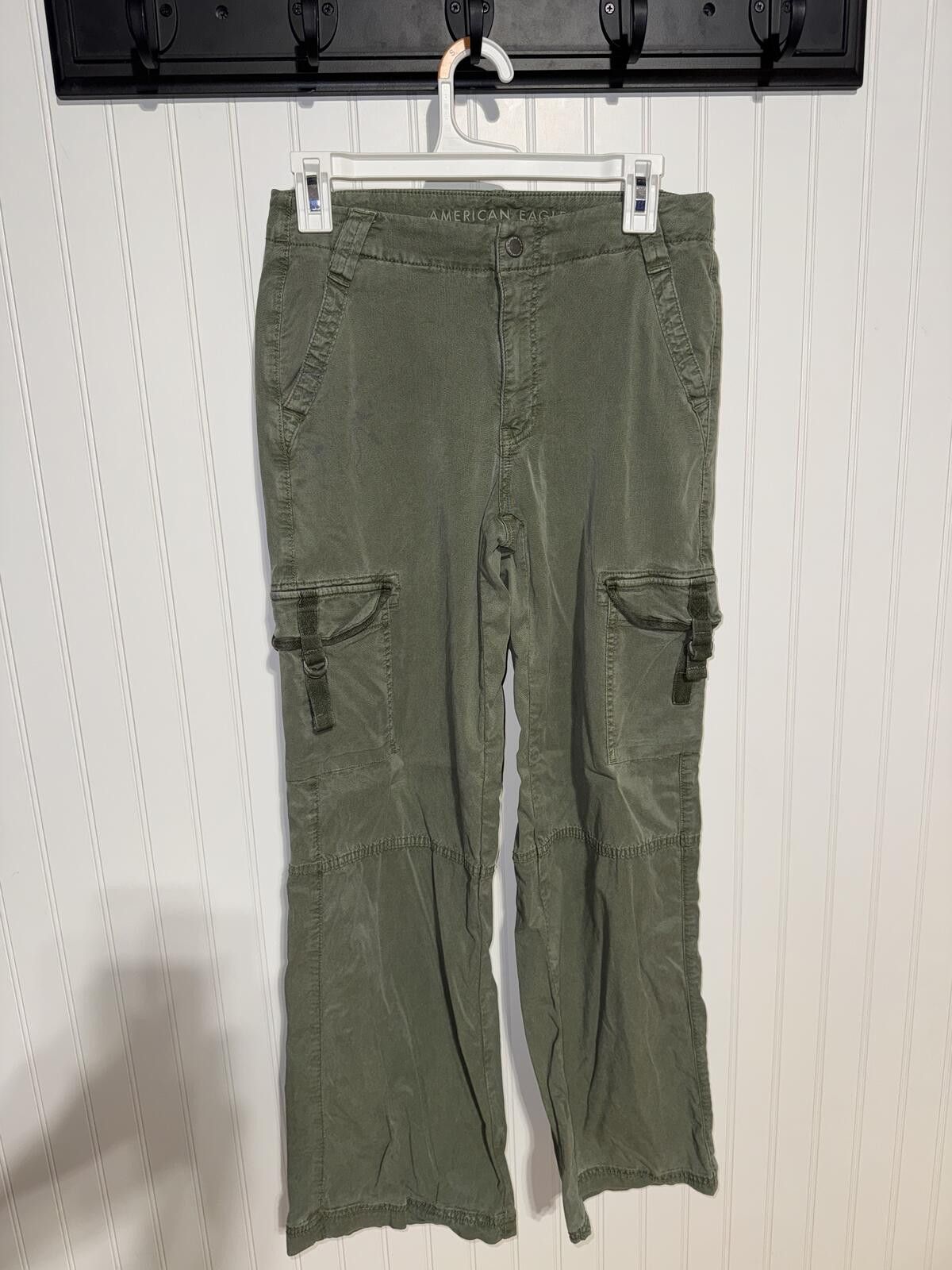 American Eagle Outfitters American Eagle Olive Green Cargo Pants Size 2 Regular Size 26" / US 2 / IT 38 - 1 Thumbnail