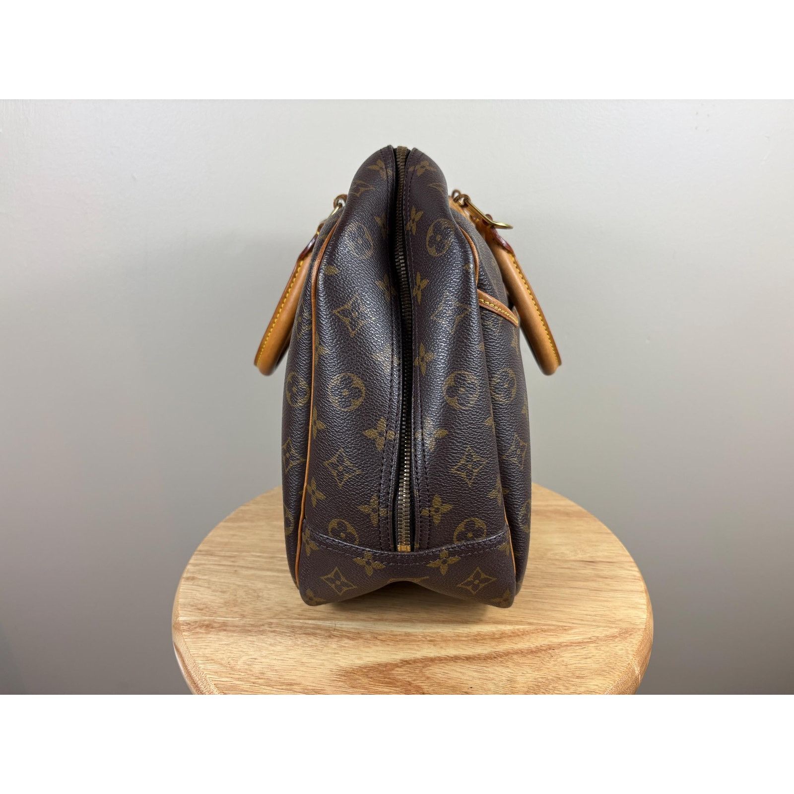 Louis Vuitton Authentic Louis Vuitton Deauville Monogram Handbag Size ONE SIZE - 3 Thumbnail