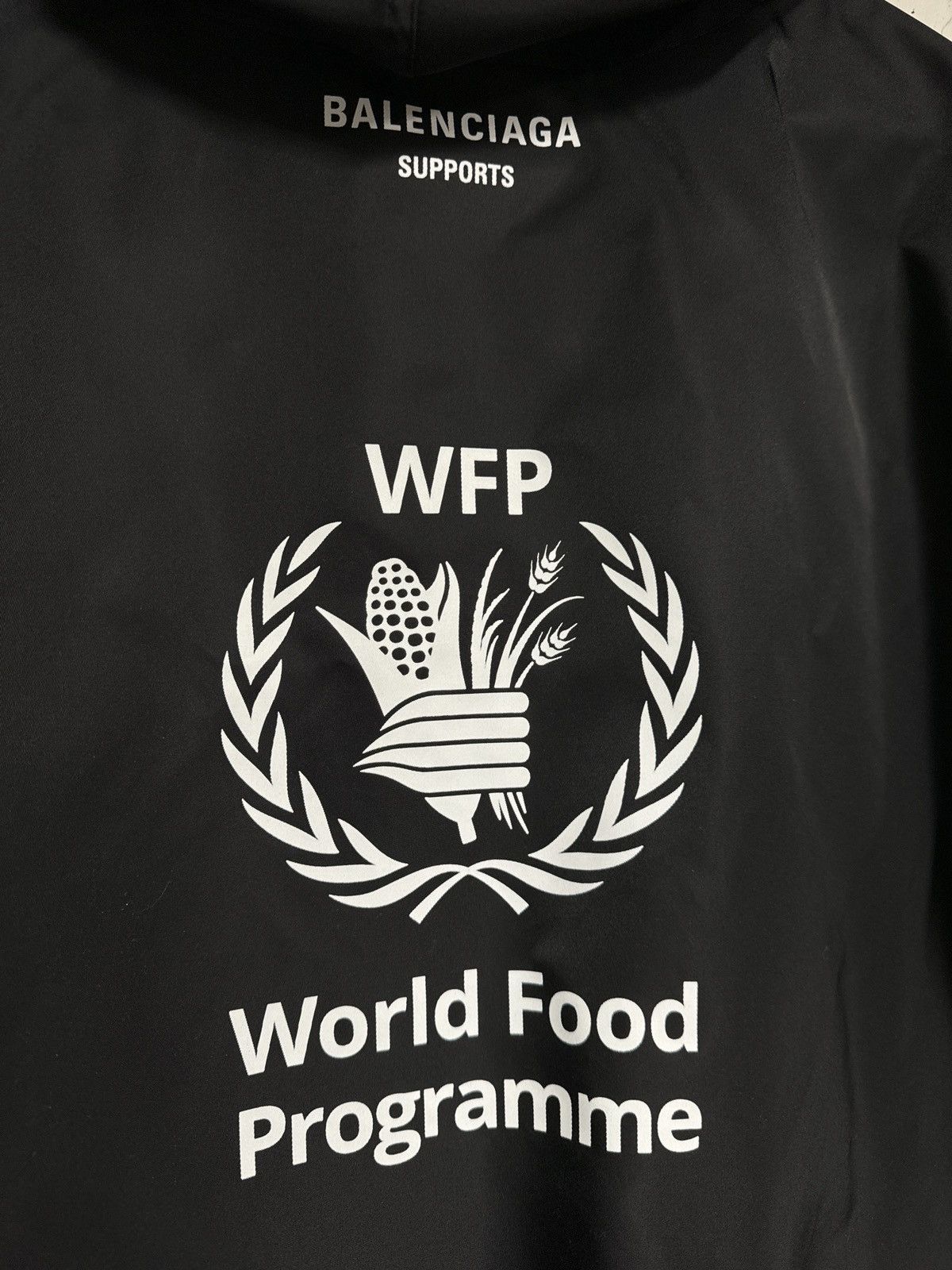 Balenciaga FW18 WFP World Food Programme Windbreaker Jacket NWT (46) Size US M / EU 48-50 / 2 - 7 Thumbnail