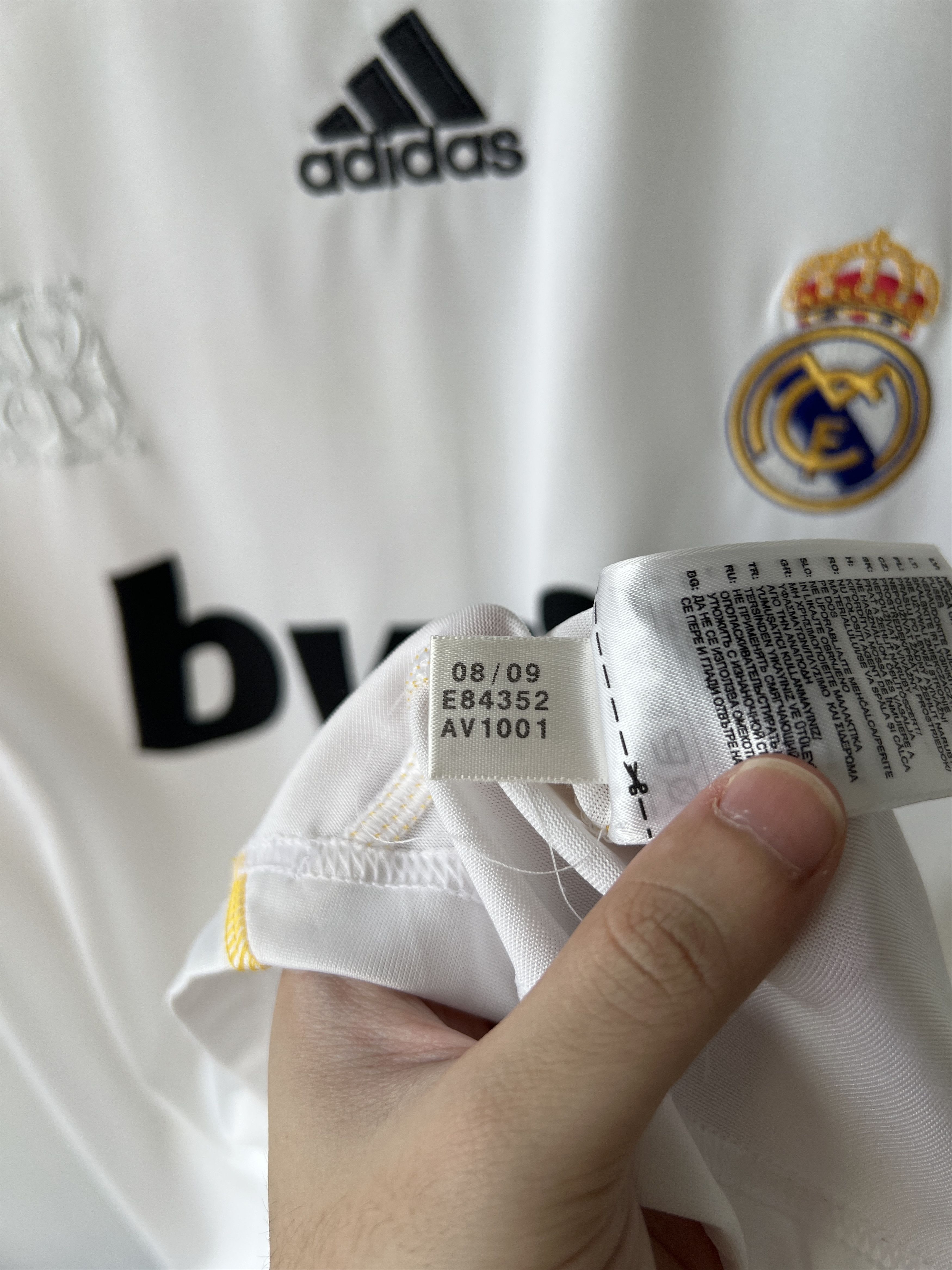 Adidas (L) Real Madrid 2009-10 Home Kit Kaka #8 Size US L / EU 52-54 / 3 - 4 Thumbnail