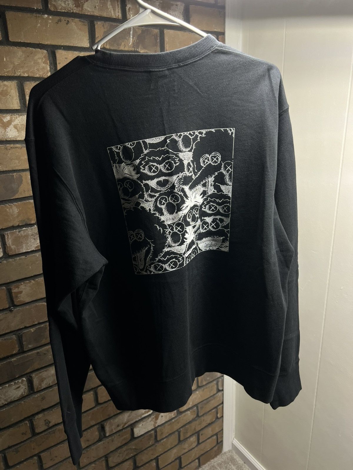 Kaws × Uniqlo KAWS x Uniqlo x Sesame Street Sweatshirt – Black – NWT Size US M / EU 48-50 / 2 - 7 Thumbnail