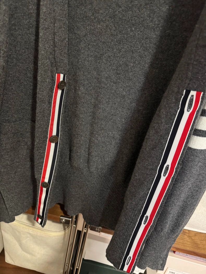 Thom Browne Thom Browne Dark grey cashmere V-neck knit cardigan Size US L / EU 52-54 / 3 - 2 Thumbnail