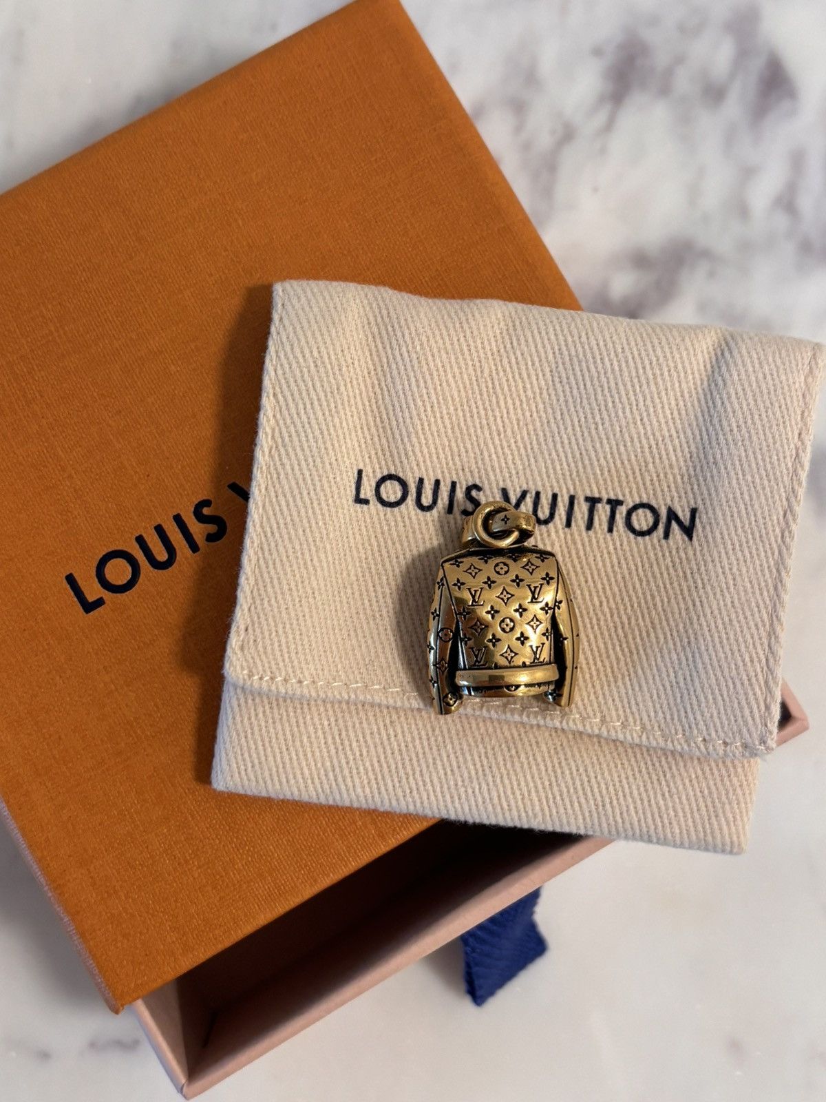 Louis Vuitton Louis Vuitton LV Jacket Charm M03076 Size ONE SIZE - 3 Thumbnail