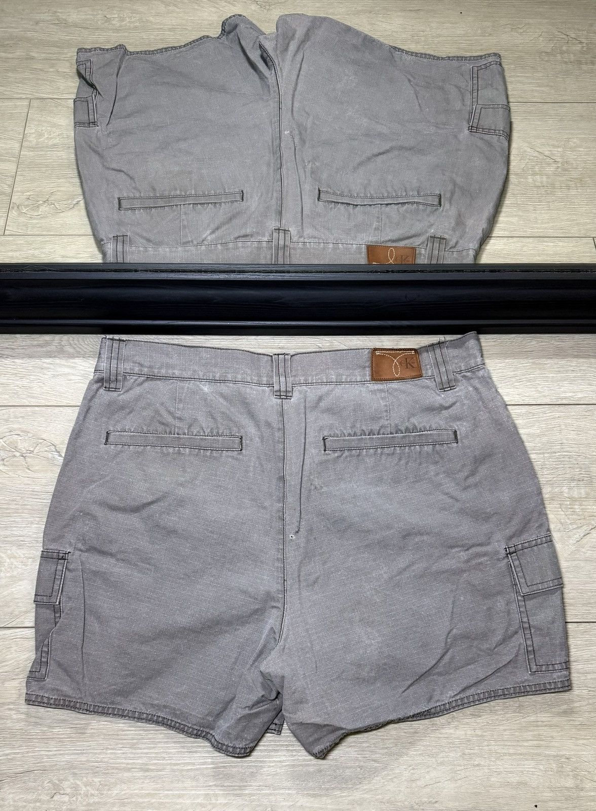 Calvin Klein Y2K 2000s Women’s Calvin Klein Union Lightweight Cargo Short Size 32" / US 10 / IT 46 - 2 Thumbnail