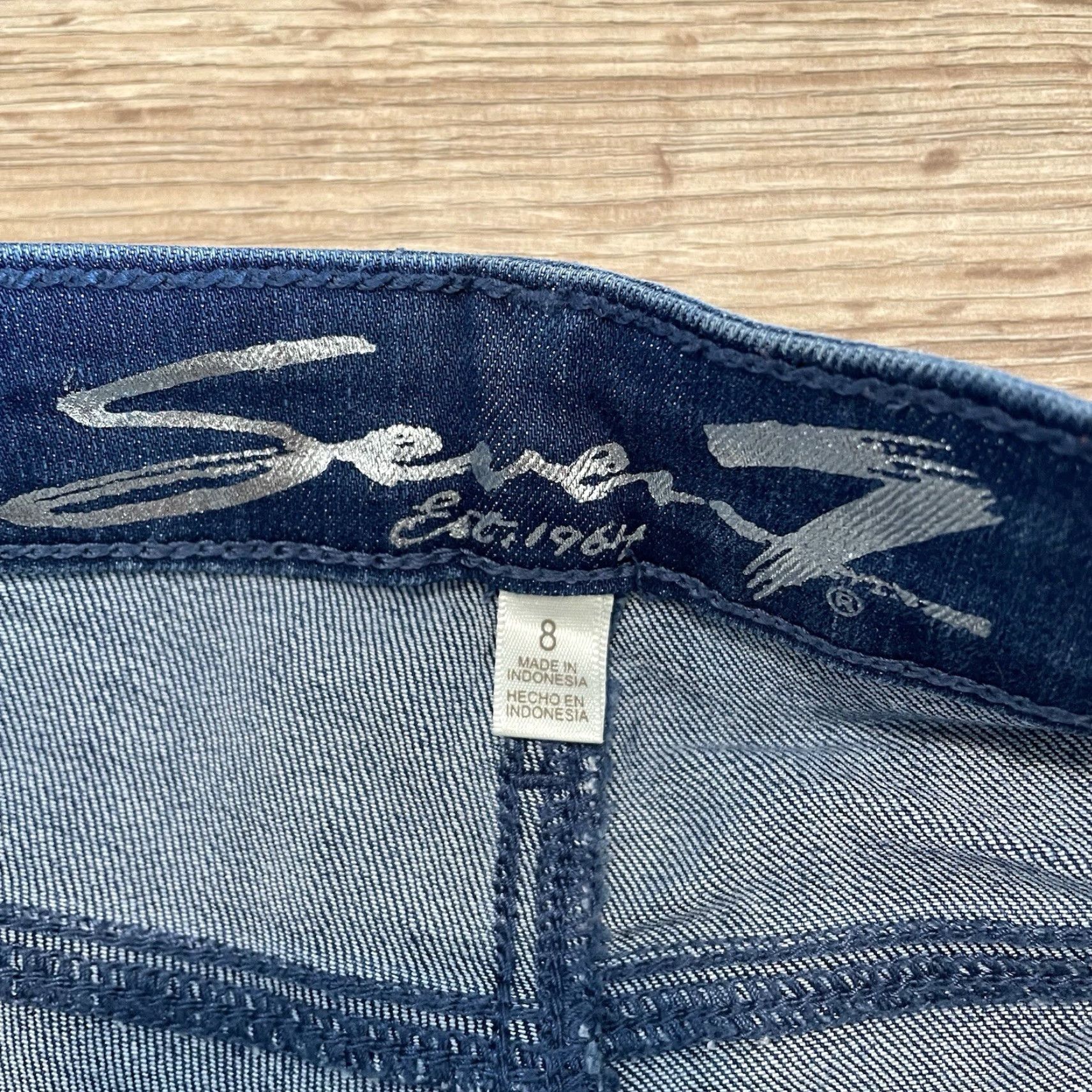 Vintage VINTAGE Seven7 Women Denim Shorts Size 8 Blue Stretch Boyfriend Cotton Blend Size 30" / US 8 / IT 44 - 2 Thumbnail