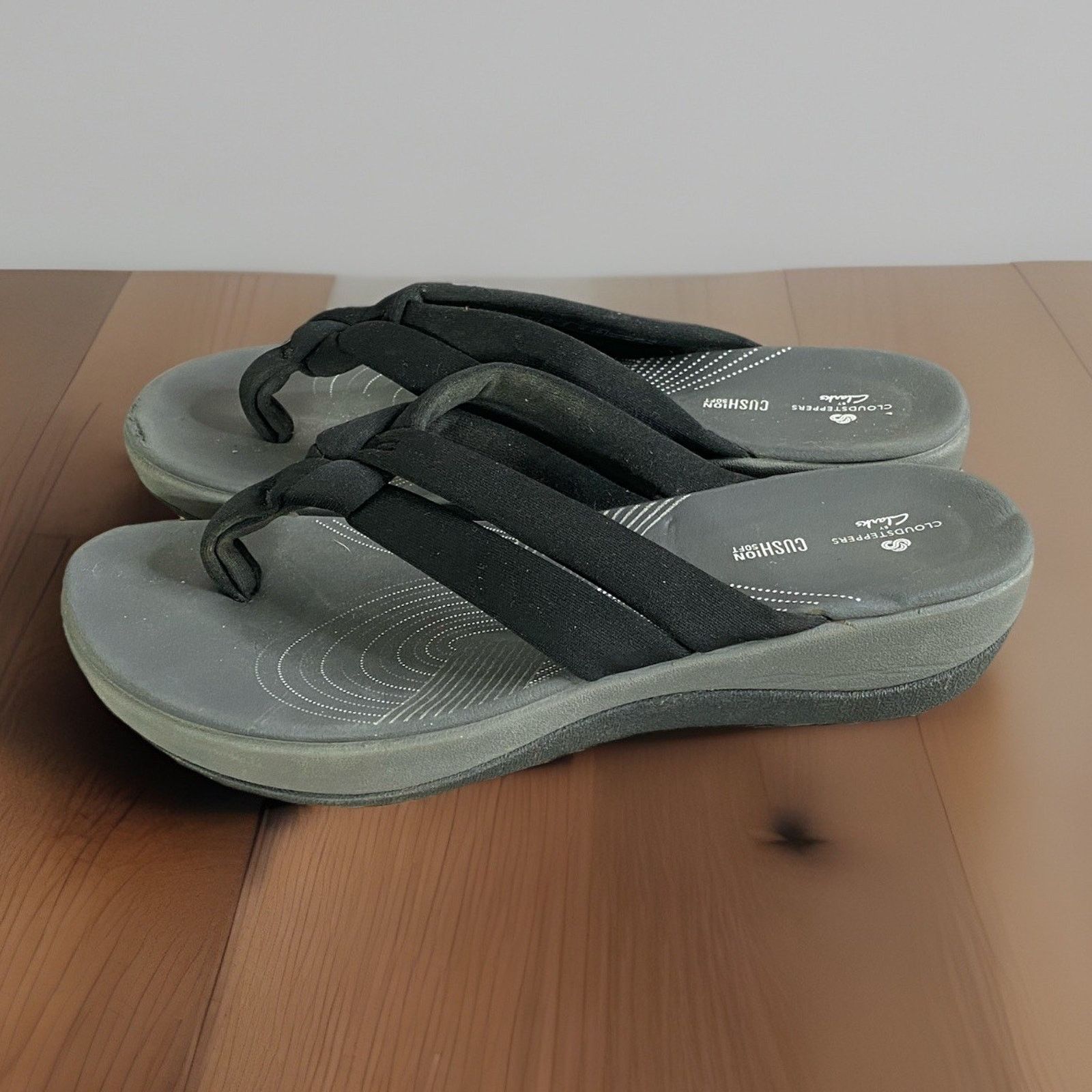Clarks Clark's cloud stepper flip flops Womens Size 8 Black EUC Size US 8 / IT 38 - 3 Thumbnail