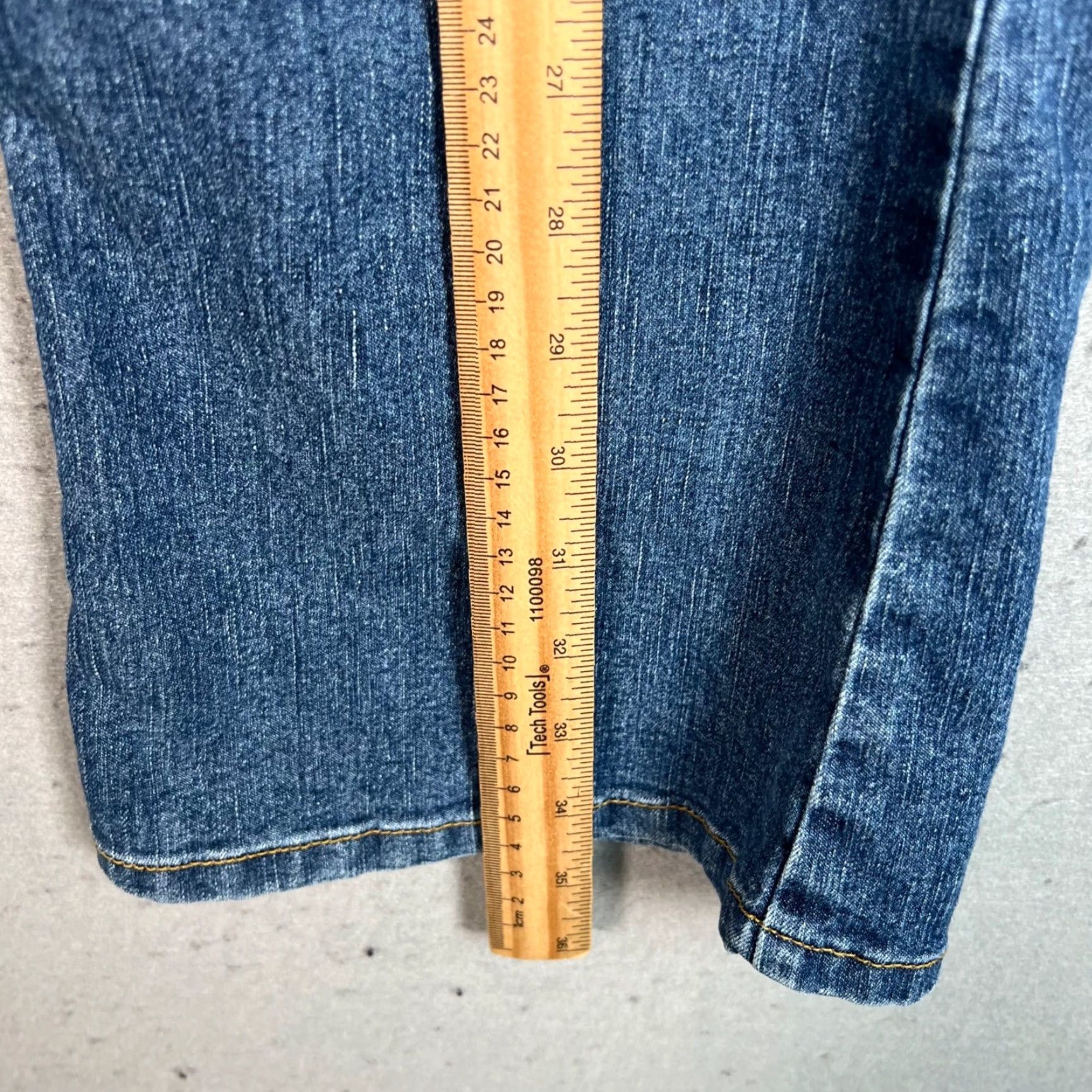 Vintage VINTAGE Let Me B Jeans Women 12 Blue Cargo Pocket Button Details Flared Pockets Denim Inseam 27" Cotton Blend Mid Rise Summer Spring Womens Size 34" / US 12 / IT 48 - 5 Thumbnail