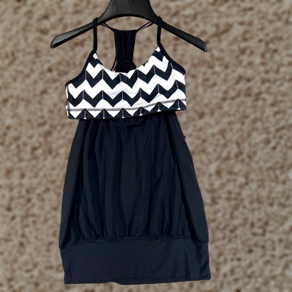 Lululemon Lululemon Shirt 4 Black White Tank Build In Bra Chevron Women Size S / US 4 / IT 40 - 1 Thumbnail