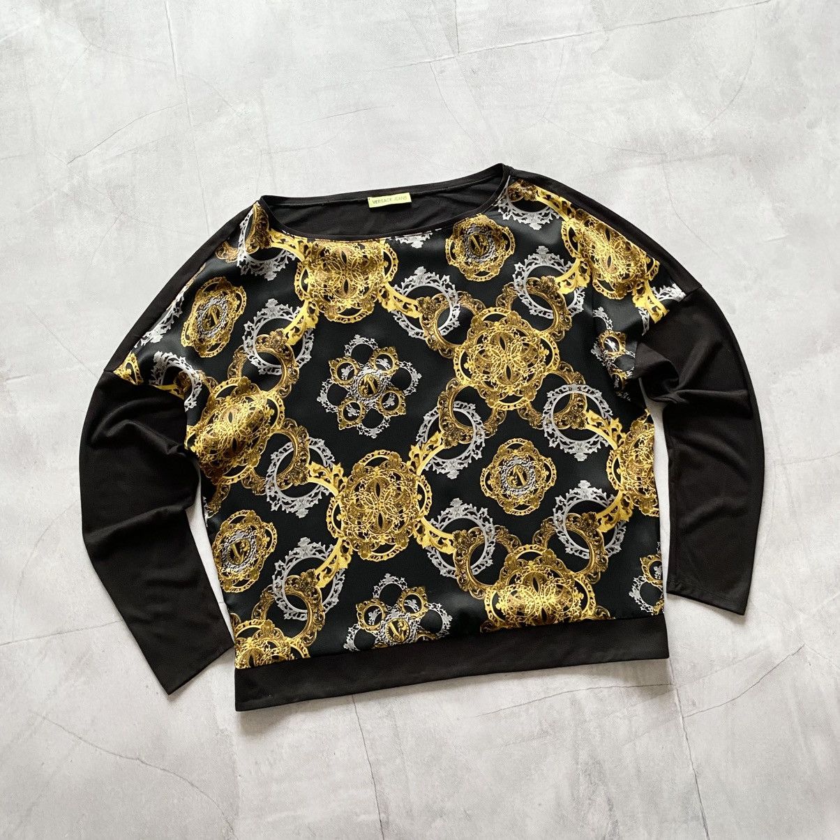 Versace Jeans Couture Versace Jeans Gold Chain Sweatshirt Y2K Size L / US 10 / IT 46 - 1 Thumbnail