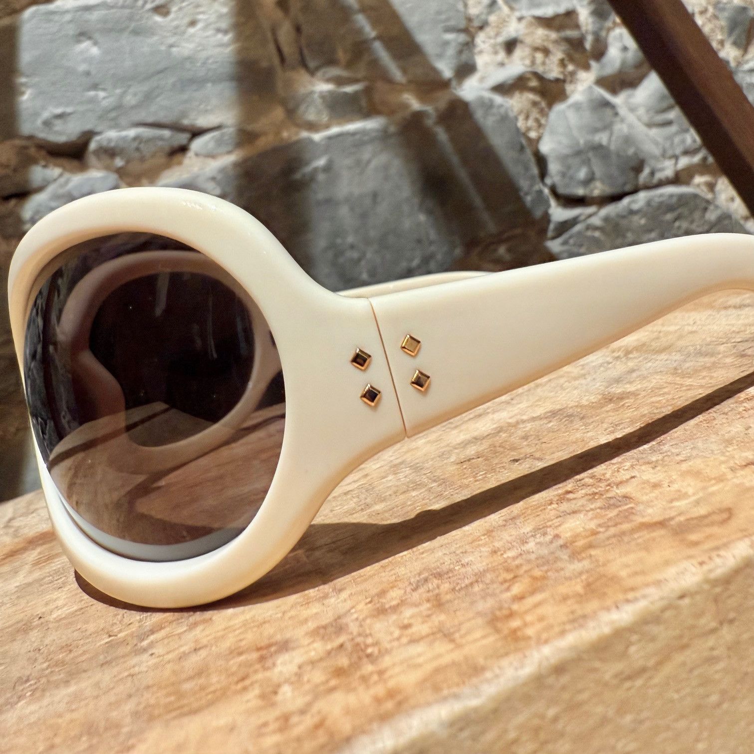 Gucci Gucci 1381 Beige Shield Frame Injection Sunglasses Size ONE SIZE - 4 Thumbnail