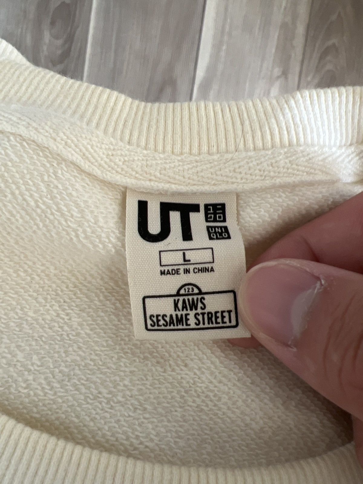 Kaws × Uniqlo Uniqlo x Kaws Sesame Street Crewneck Size US L / EU 52-54 / 3 - 4 Thumbnail