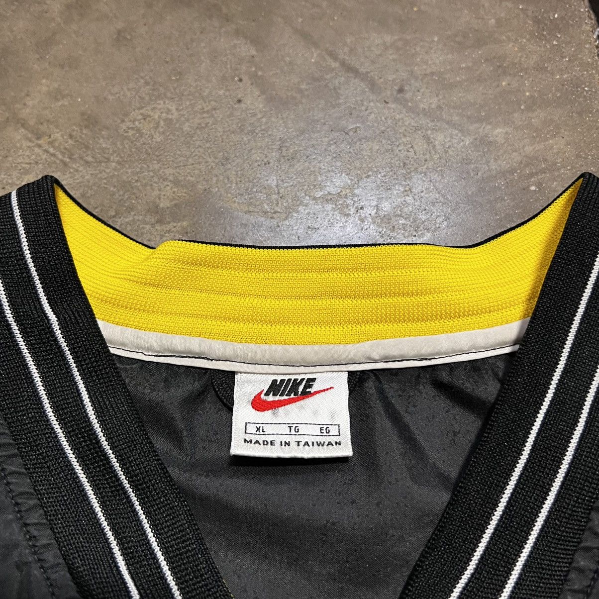Nike Vintage Nike Windbreaker Jacket Lightweight Track Logo 90s Size US XL / EU 56 / 4 - 9 Thumbnail