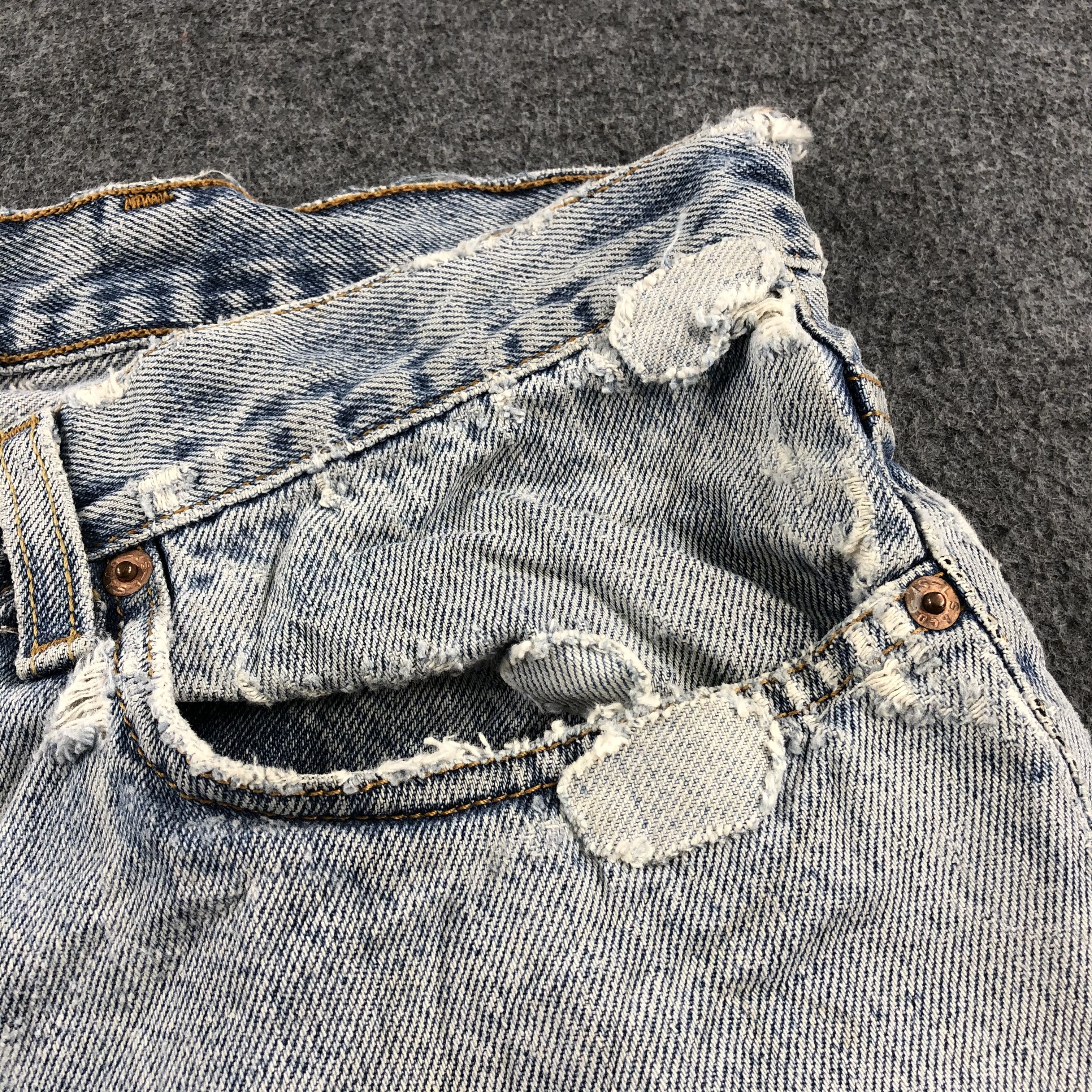 Levi's Vintage Light Wash Levis 550 Jeans-J2541 Size US 37 - 14 Thumbnail