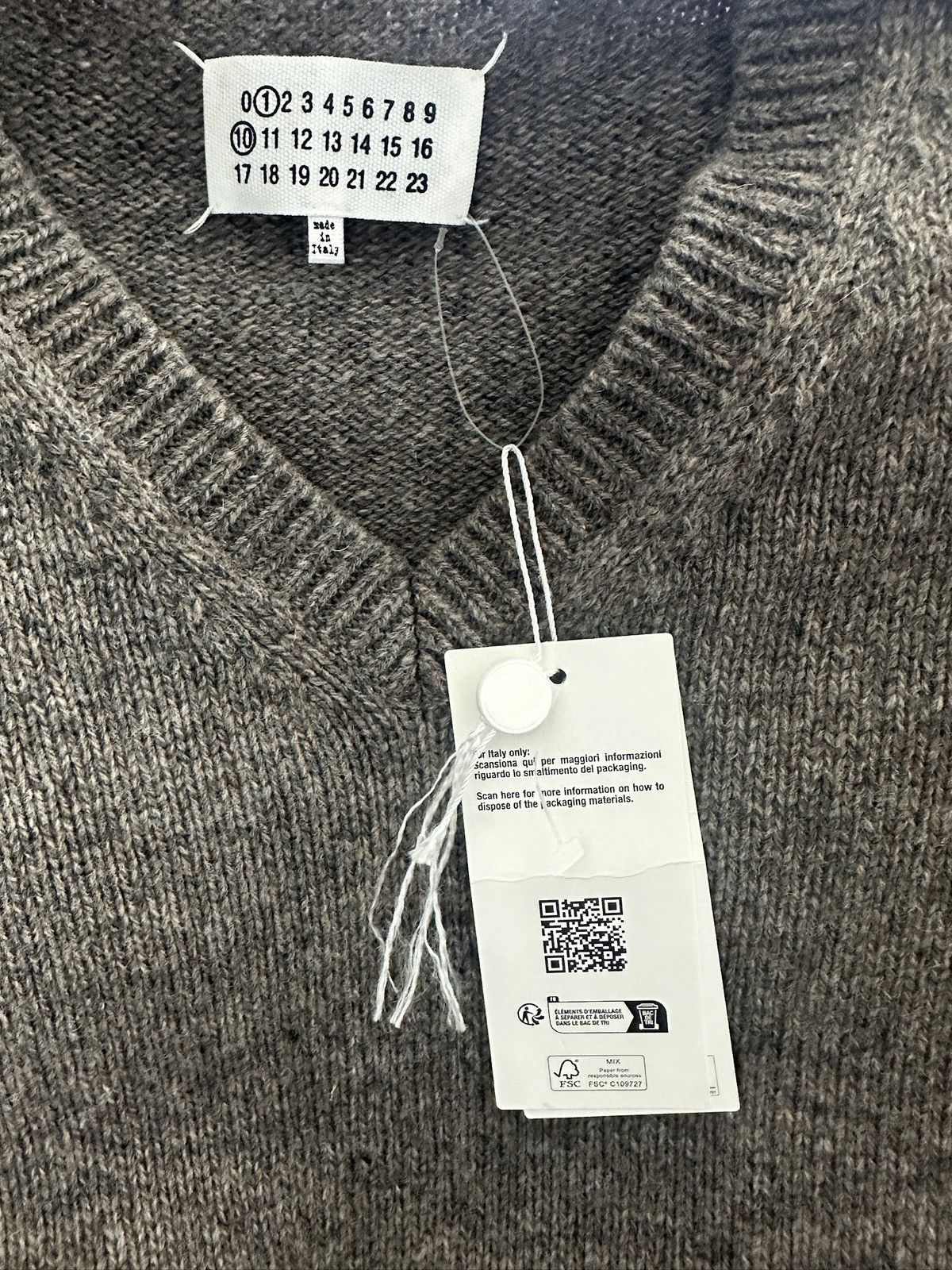 Maison Margiela Maison Martin Margiela V-Neck Brown Sweater in Medium NWT Size US M / EU 48-50 / 2 - 5 Thumbnail