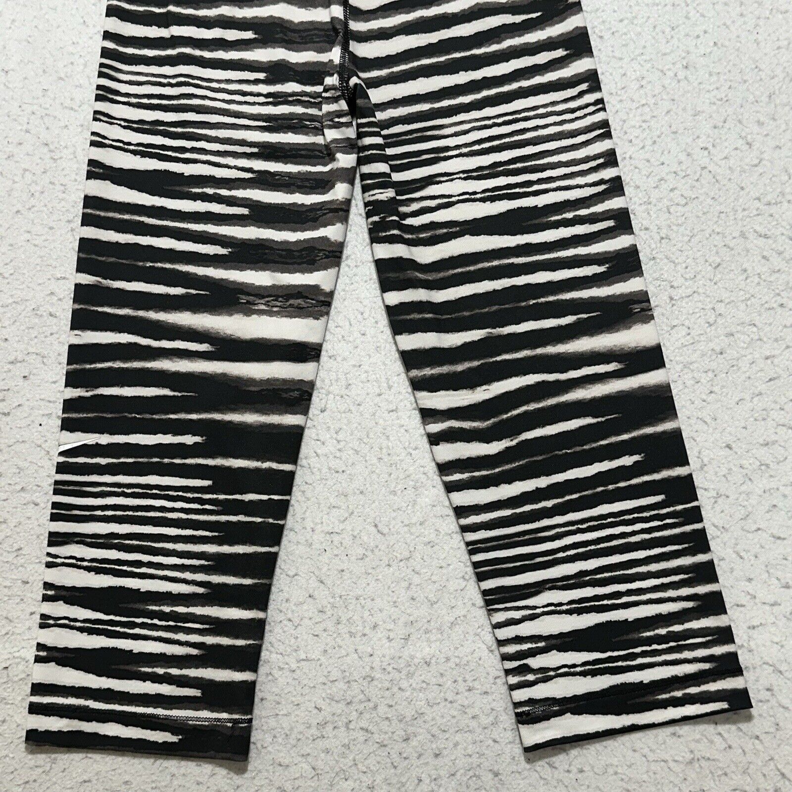 Nike Nike Pro Small Capri Length Compression Athletic Leggings Size 28" / US 6 / IT 42 - 9 Thumbnail