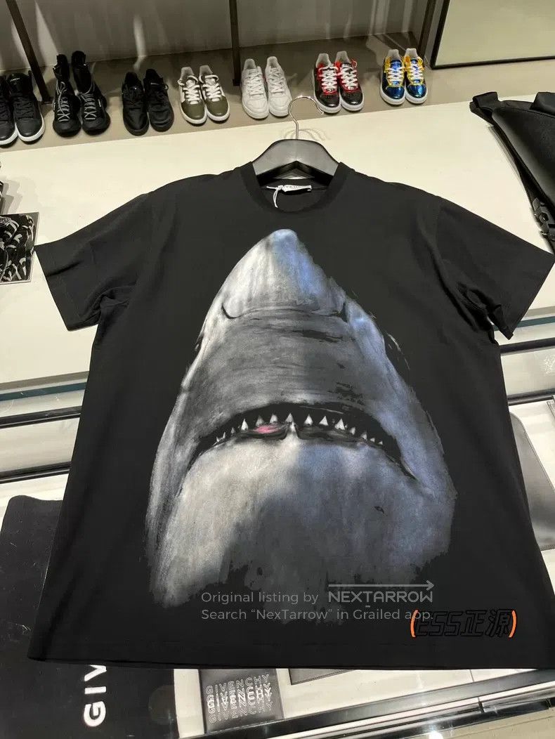 Givenchy Givenchy Shark Short Sleeve Size US S / EU 44-46 / 1 - 2 Thumbnail