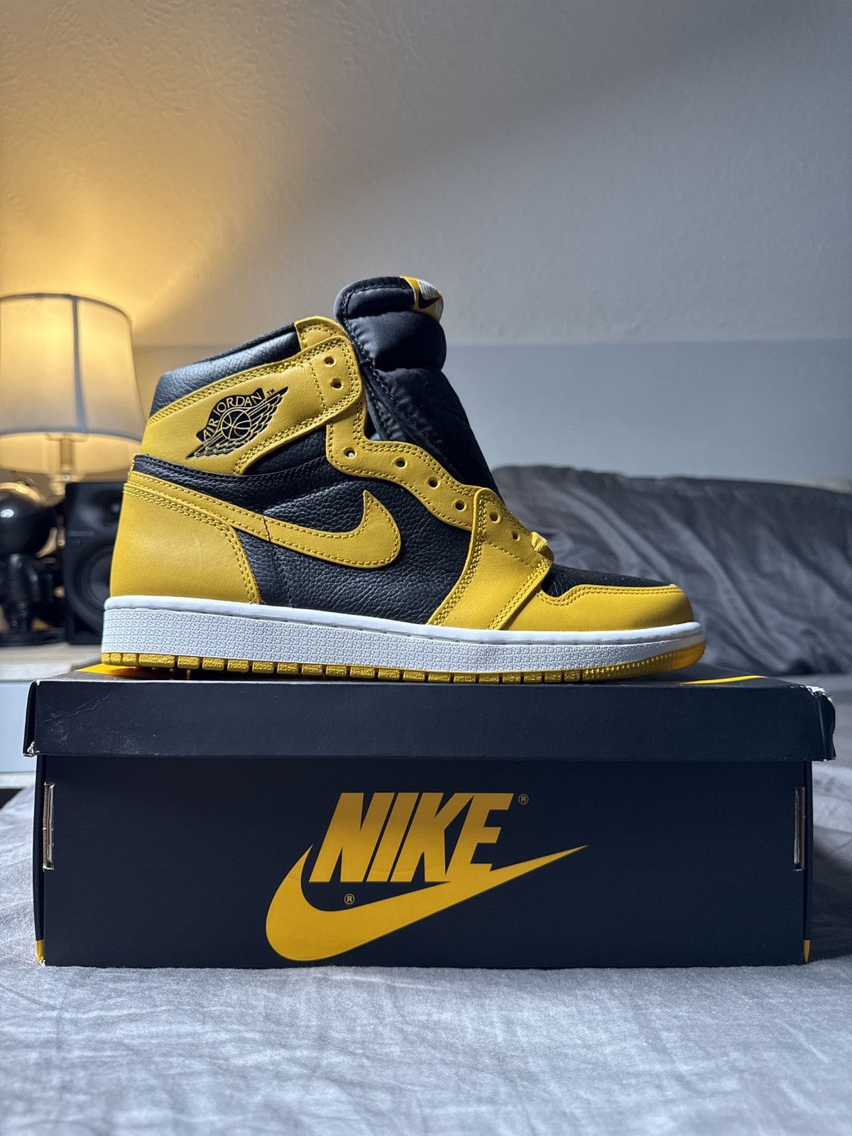 Nike Air Jordan 1 Pollen Size US 9 / EU 42 - 3 Thumbnail