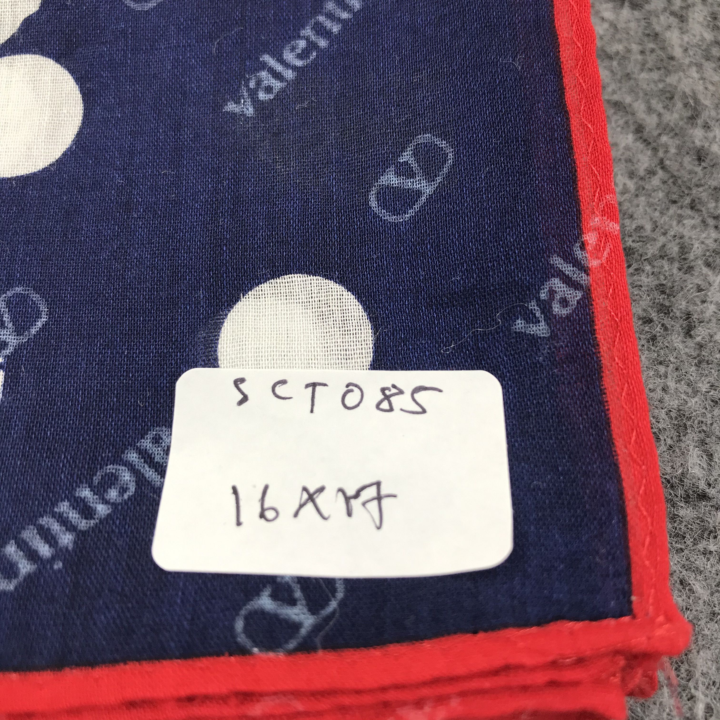 Vintage VaLeNtInO GaRaVaNi White Peony Handkerchief Bandana SCT085 Size ONE SIZE - 7 Thumbnail