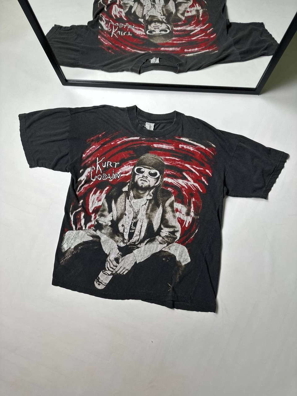 Nirvana 1995 RARE Kurt Cobain Memorial Spiral T shirt Nirvana 90s Size US L / EU 52-54 / 3 - 1 Thumbnail