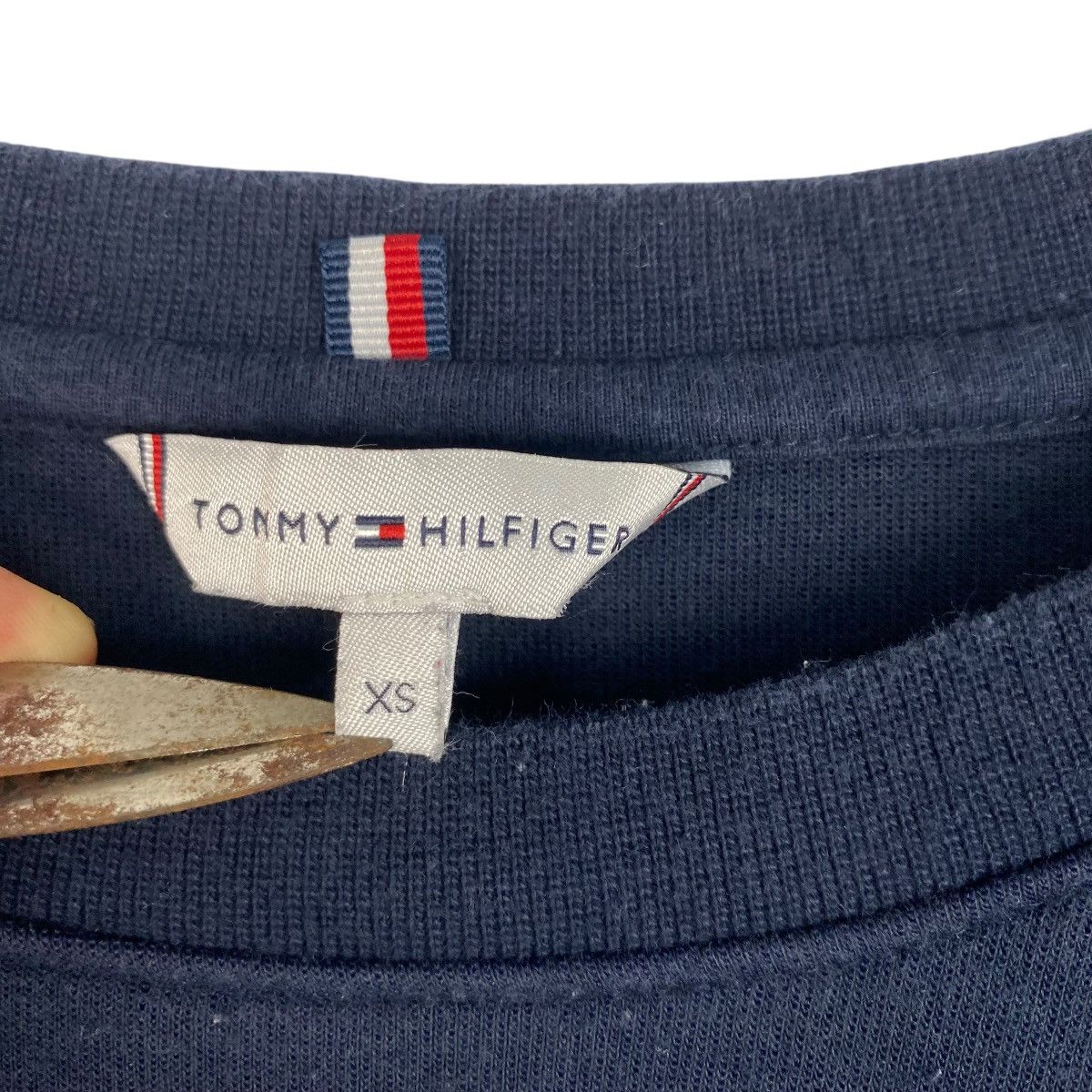 Vintage Vintage Tommy Hilfiger Embroidered Crewneck Sweatshirt Blue Size US XS / EU 42 / 0 - 5 Thumbnail