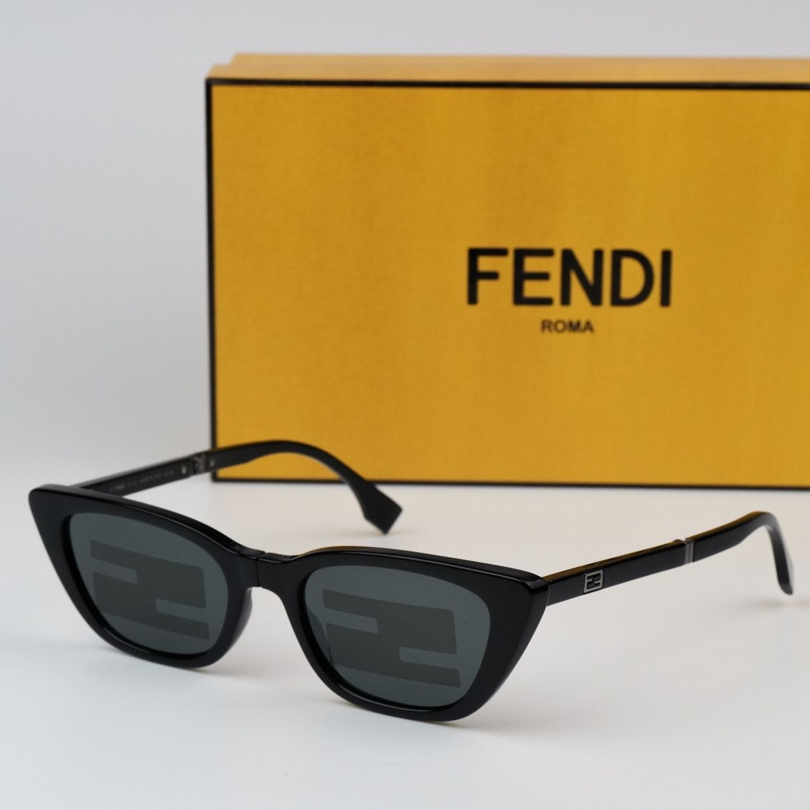 Fendi NEW Fendi FE40089I 01C FOLDING Women Cat Eye  display picture 2