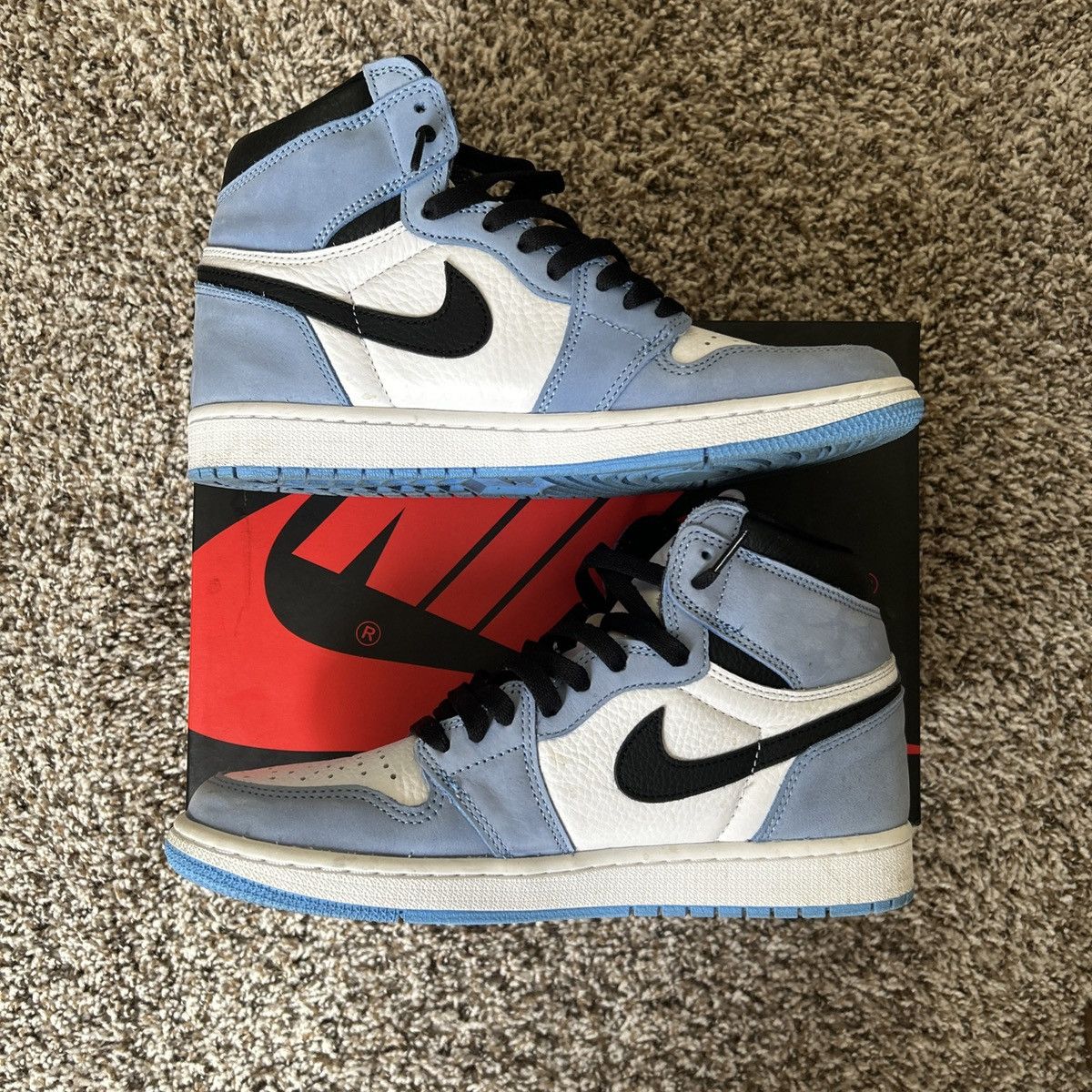 Jordan Brand Air Jordan 1 Retro High OG UNC University Blue Size US 9 / EU 42 - 2 Thumbnail