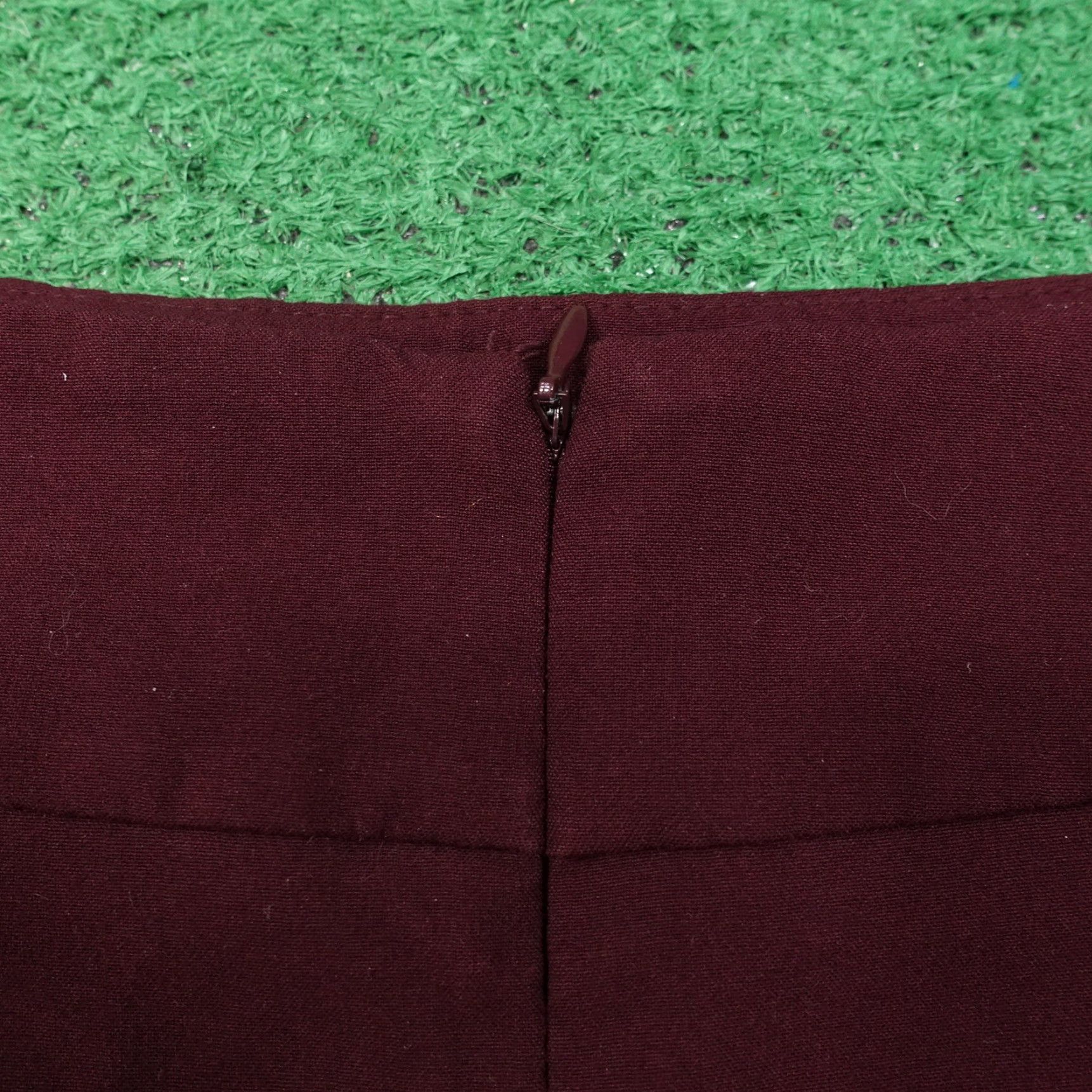 Vintage Vintage New York & Company Stretch Pencil Skirt Women’s Size 4 Burgundy Solid Midi Workwear Size 27" / US 4 / IT 40 - 5 Thumbnail