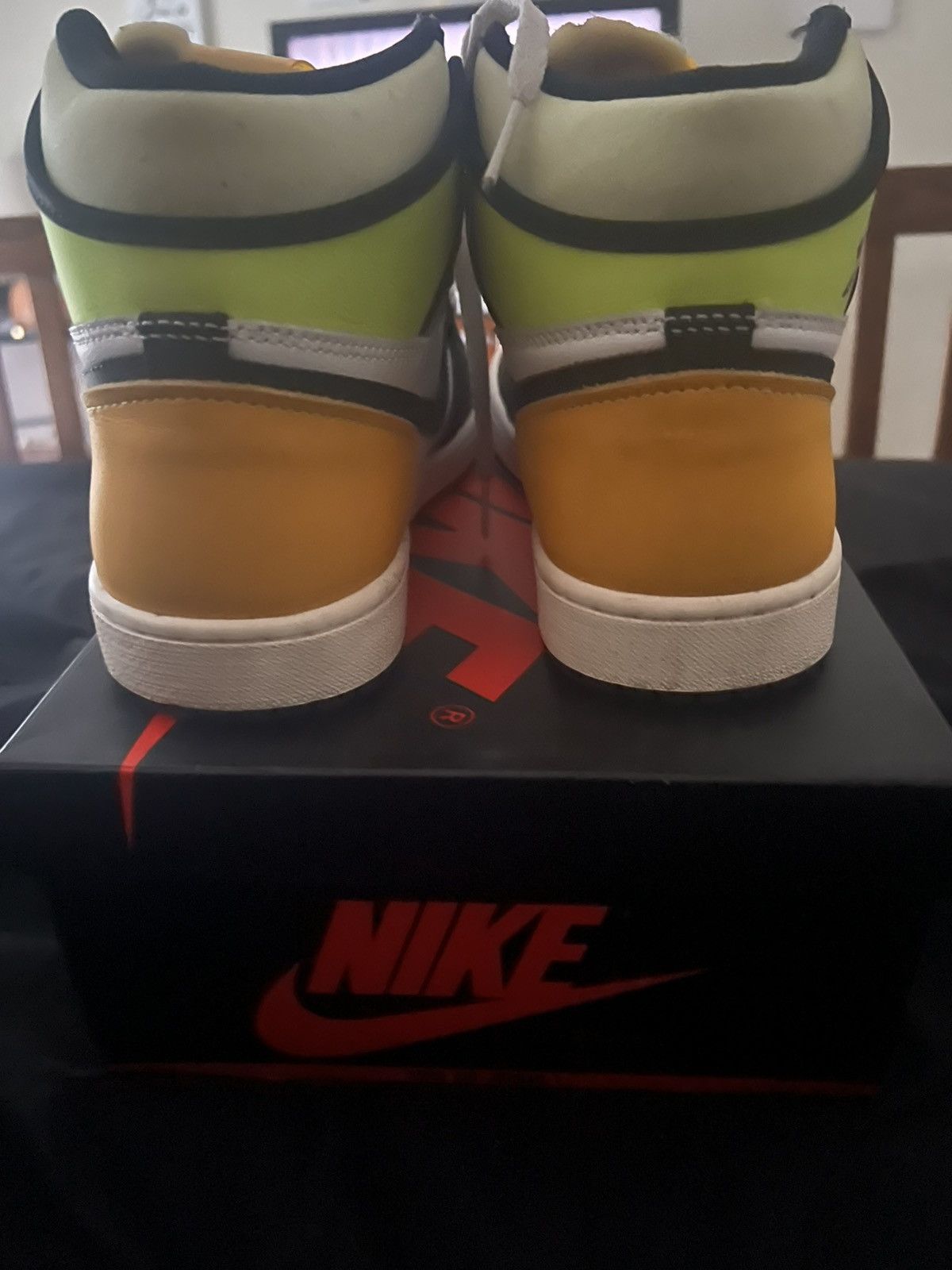 Jordan Brand × Nike Air Jordan 1 Retro High OG "Volt Gold" Size US 9 / EU 42 - 9 Thumbnail