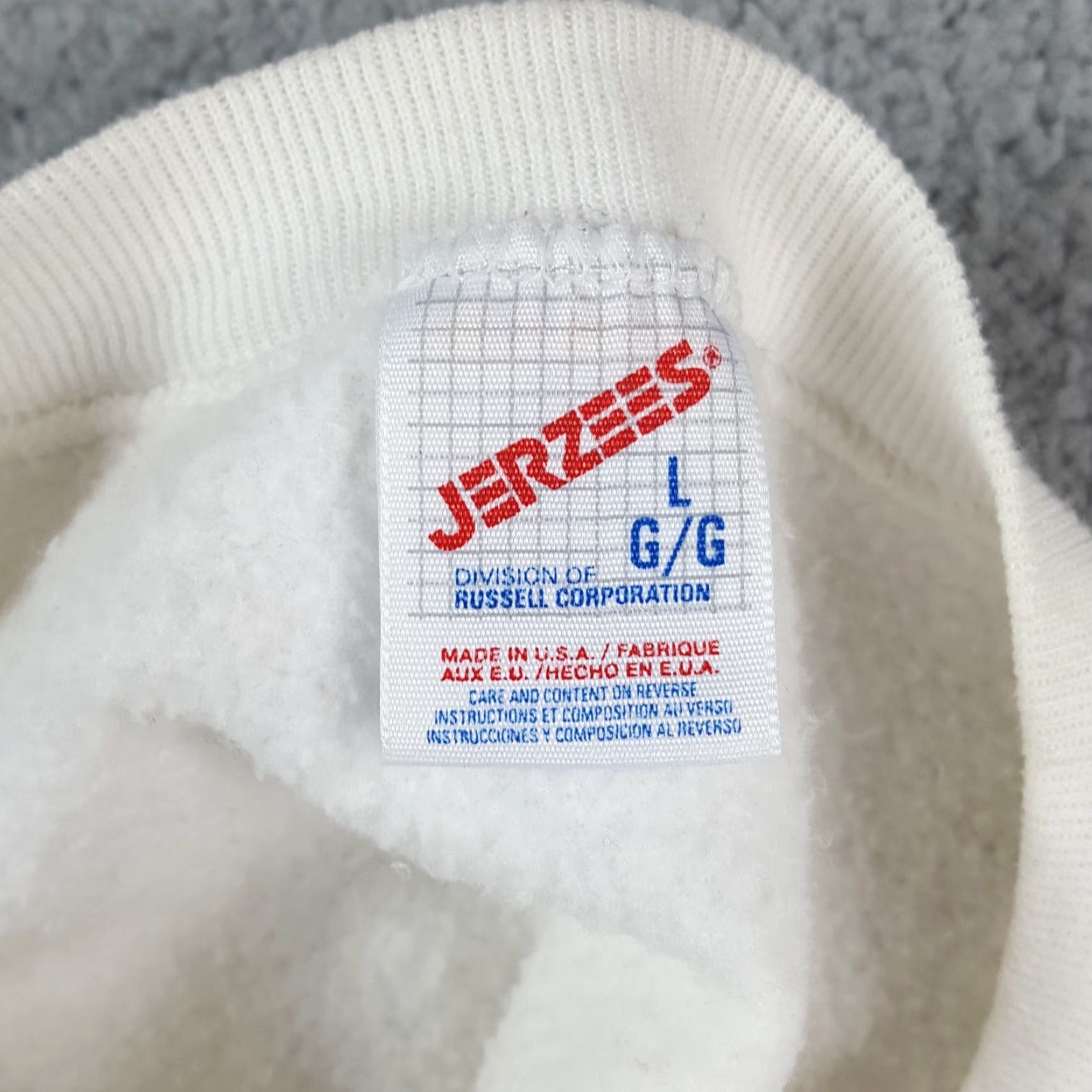 Jerzees VINTAGE Jerzees Sweatshirt Heart Pullover Crewneck Size L White Men USA 00s 90s Athletic College School Sports Size US L / EU 52-54 / 3 - 7 Thumbnail