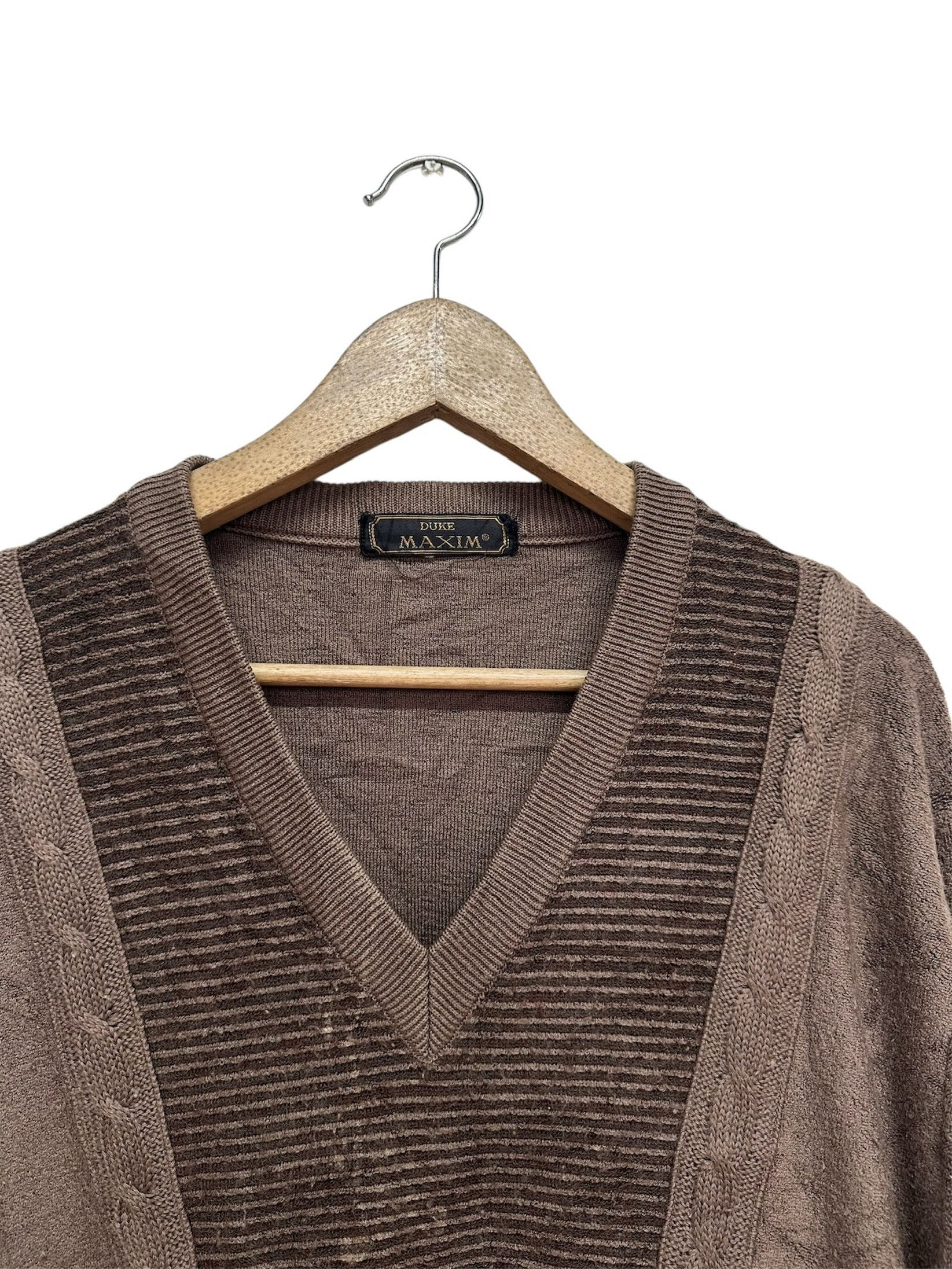 Vintage Maxim Duke V-Neck Crewneck Sweatshirt Menswear