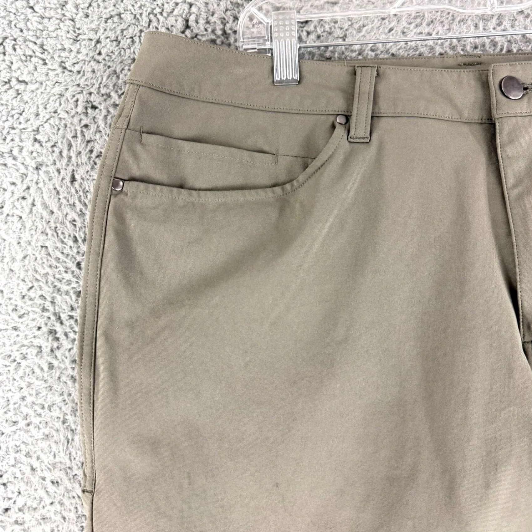 Lululemon Lululemon Commission Pants Mens 36 Olive Warpstreme Straight Leg Pants 36 Regular Olive Green Casual Business Travel Size US 36 / EU 52 - 2 Thumbnail