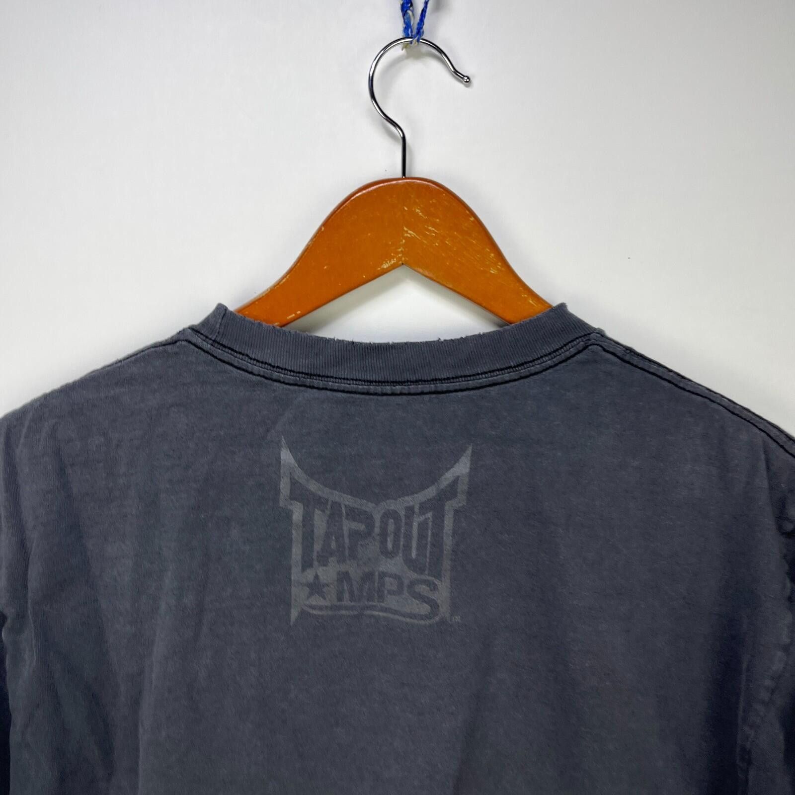 Vintage Vintage Y2K Tapout MMA Skulls Graphic Faded T Shirt Medium Size US XL / EU 56 / 4 - 10 Thumbnail