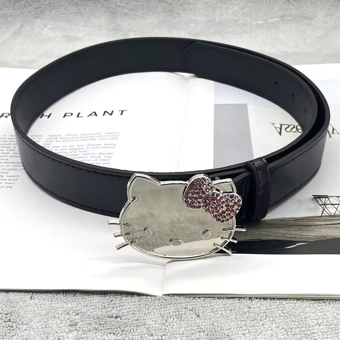 Japanese Brand × Leather y2k 2000s Hello Kitty rhinestone grunge goth emo punk belt Size ONE SIZE - 1 Thumbnail