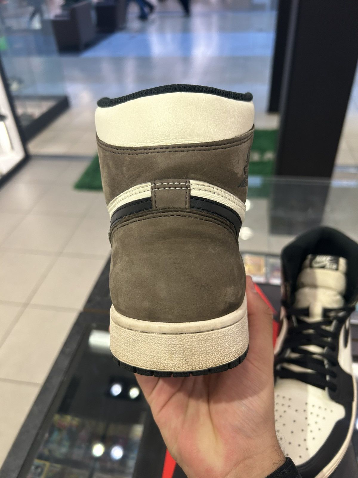 Jordan Brand Jordan 1 dark mocha 2020 Size US 11.5 / EU 44-45 - 8 Thumbnail